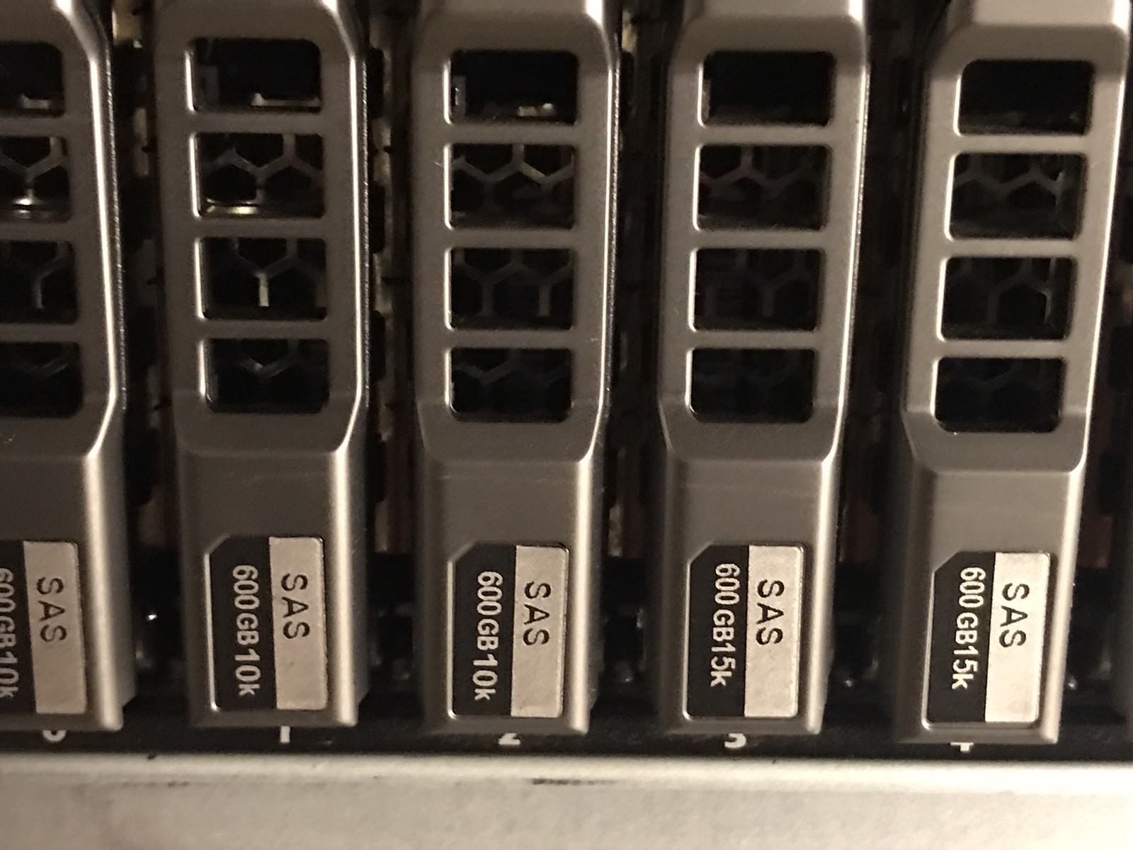 Dell PowerVault MD1220 24x 600GB 10K SAS Storage 2x EMM 14TB 2x PSU Bezel Rails.