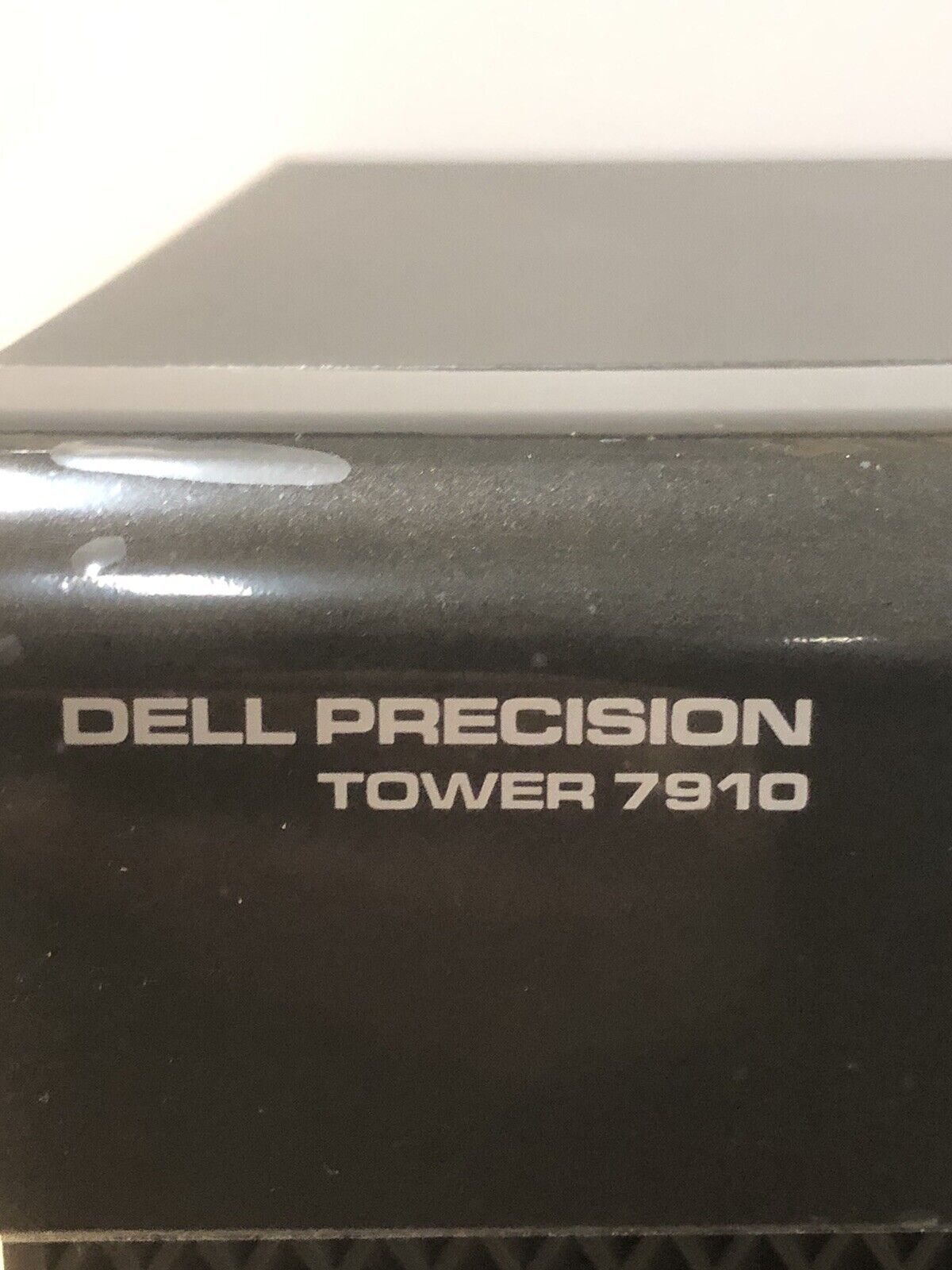 Dell T7910 Xeon E5-2623V4 2.6GHz 64GB 2x 512GB SSD M2000 4GB vRAM Win10 64 1300W.