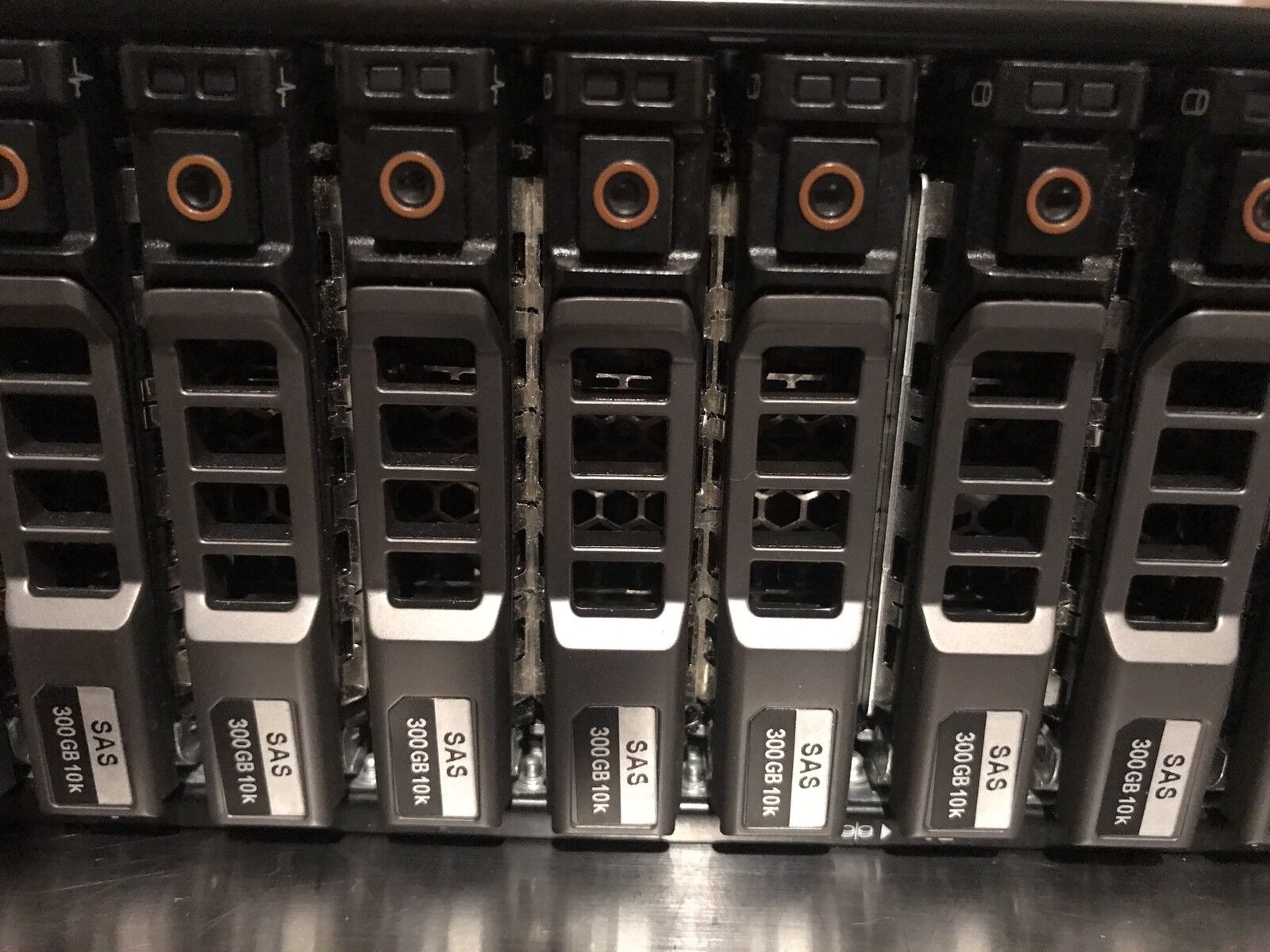 Dell PowerVault MD1220 Storage 2x EMM 3DJRJ 2x PSU 24x 300gb 10k 2.5 SAS.