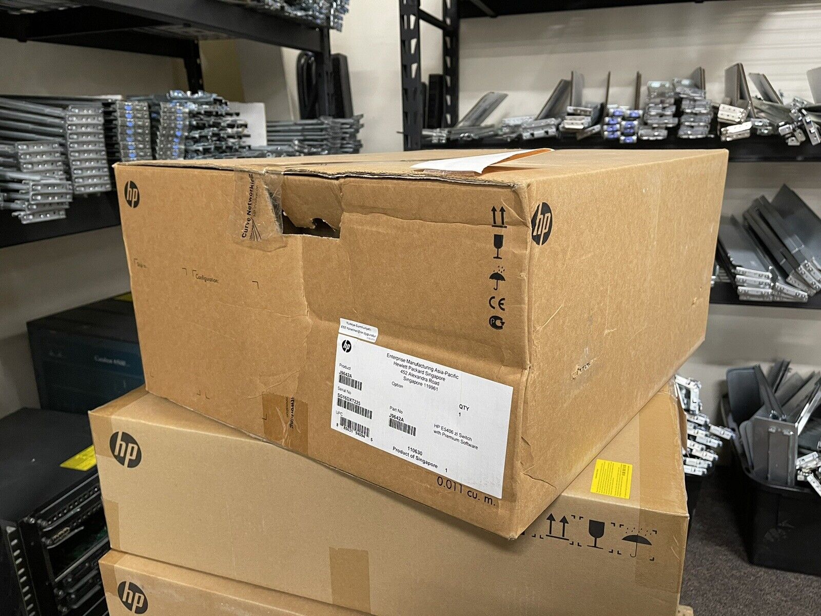 HP HPE J9642A Aruba E5406 zl Switch with Premium Software BTO CTO 4U.