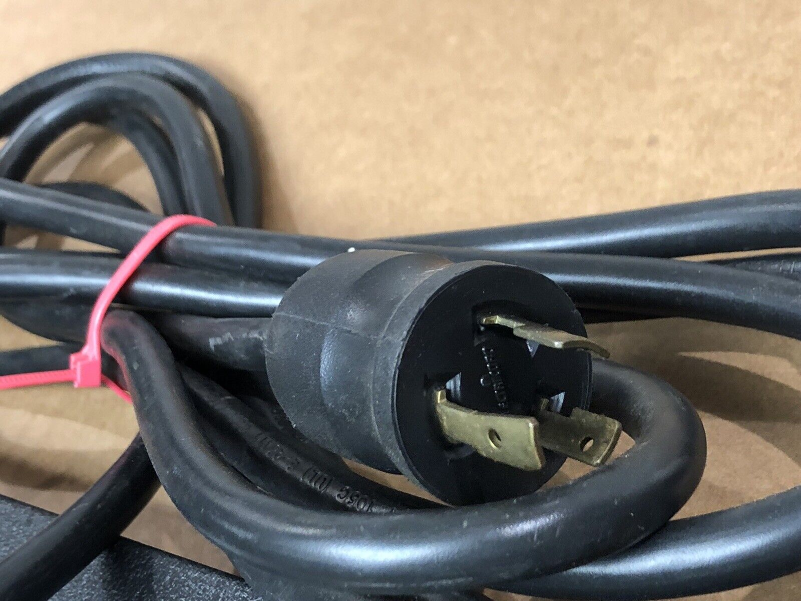 Geist PDU BRN060-1523TL 20A 120V Horizontal 6x NEMA 5-20R Breakered 15ft power cord L5-20P.