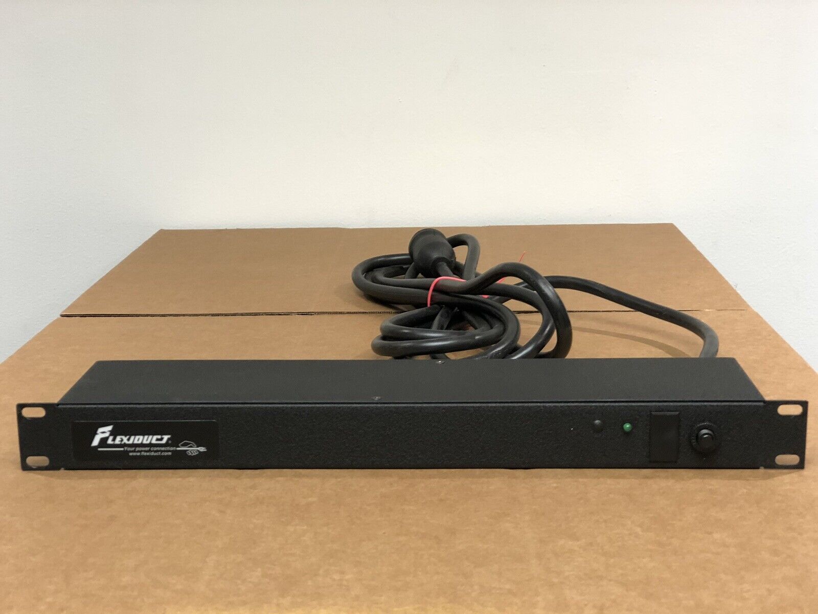 Geist PDU BRN060-1523TL 20A 120V Horizontal 6x NEMA 5-20R Breakered 15ft power cord L5-20P.