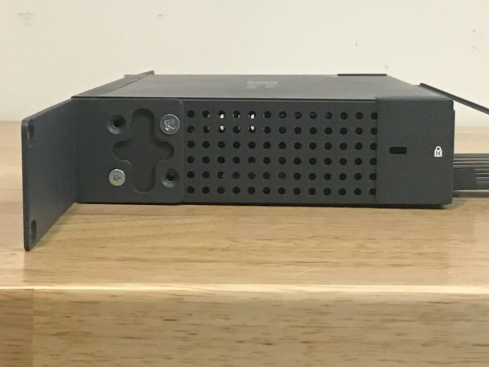 HP J9562A ProCurve 2915-8G-PoE Switch 67W Gigabit PoE 12x RJ45 2x SFP AC Adapter.