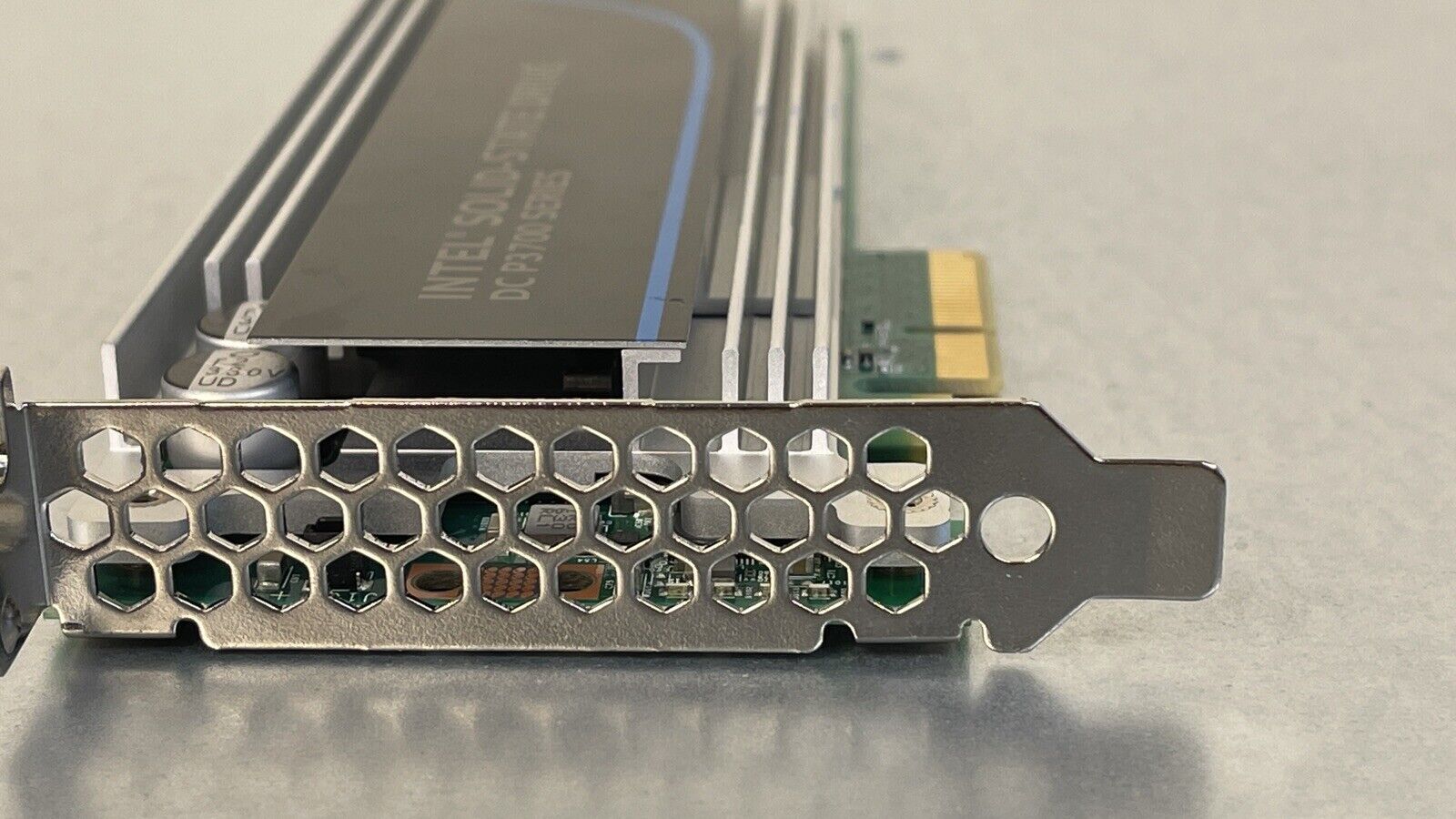 HPE Intel DC P3700 800GB NVMe Accelerator HHHL AIC 10 DWPD 14.6 PBW 100% 137 POH.