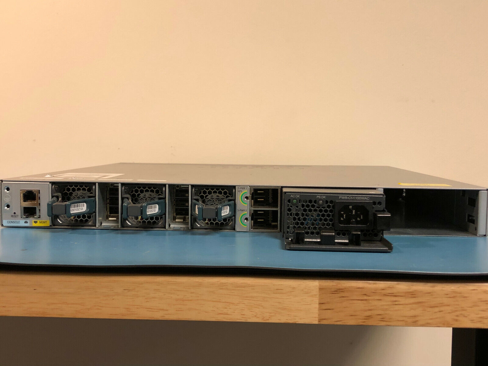 Cisco Catalyst WS-C3850-48F-E 48 Port Gigabit PoE+ Ethernet Switch 1 or 2 PSUs.