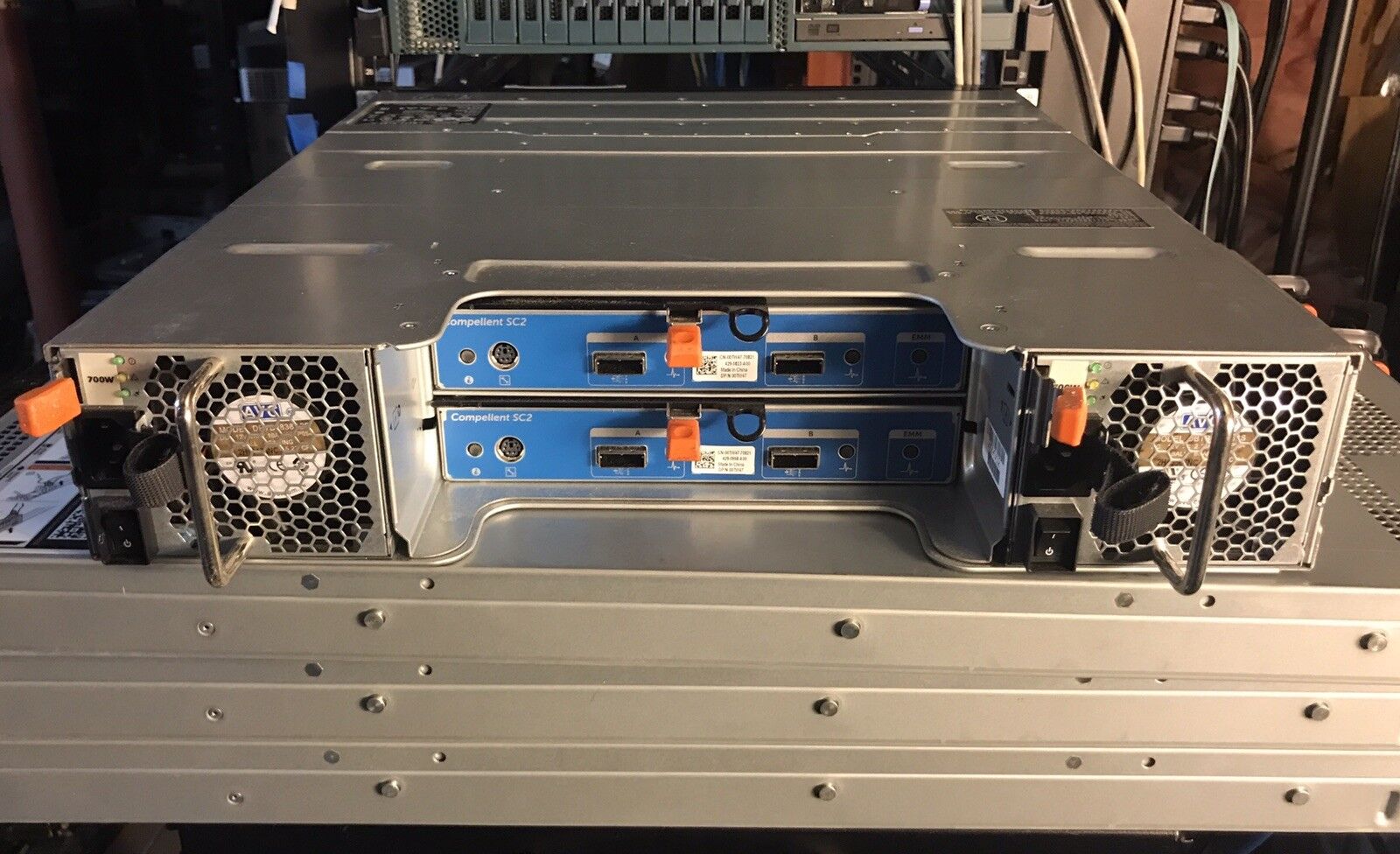 Compellent SC220 24 bay SFF 17x 1TB SAS 7.2K 2x EMM 2x 700W PSU 24x bay.