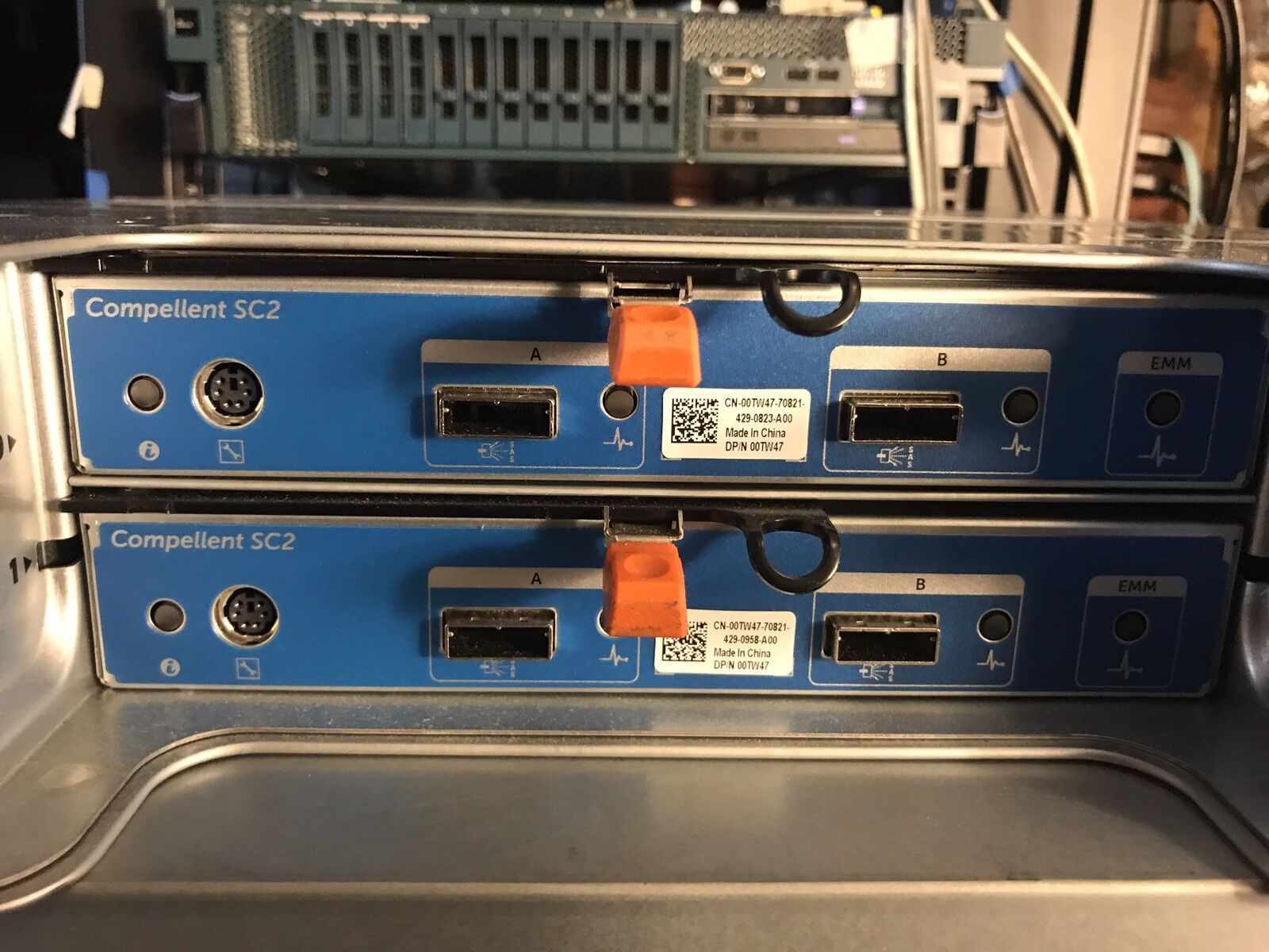 Compellent SC220 24 bay SFF 17x 1TB SAS 7.2K 2x EMM 2x 700W PSU 24x bay.