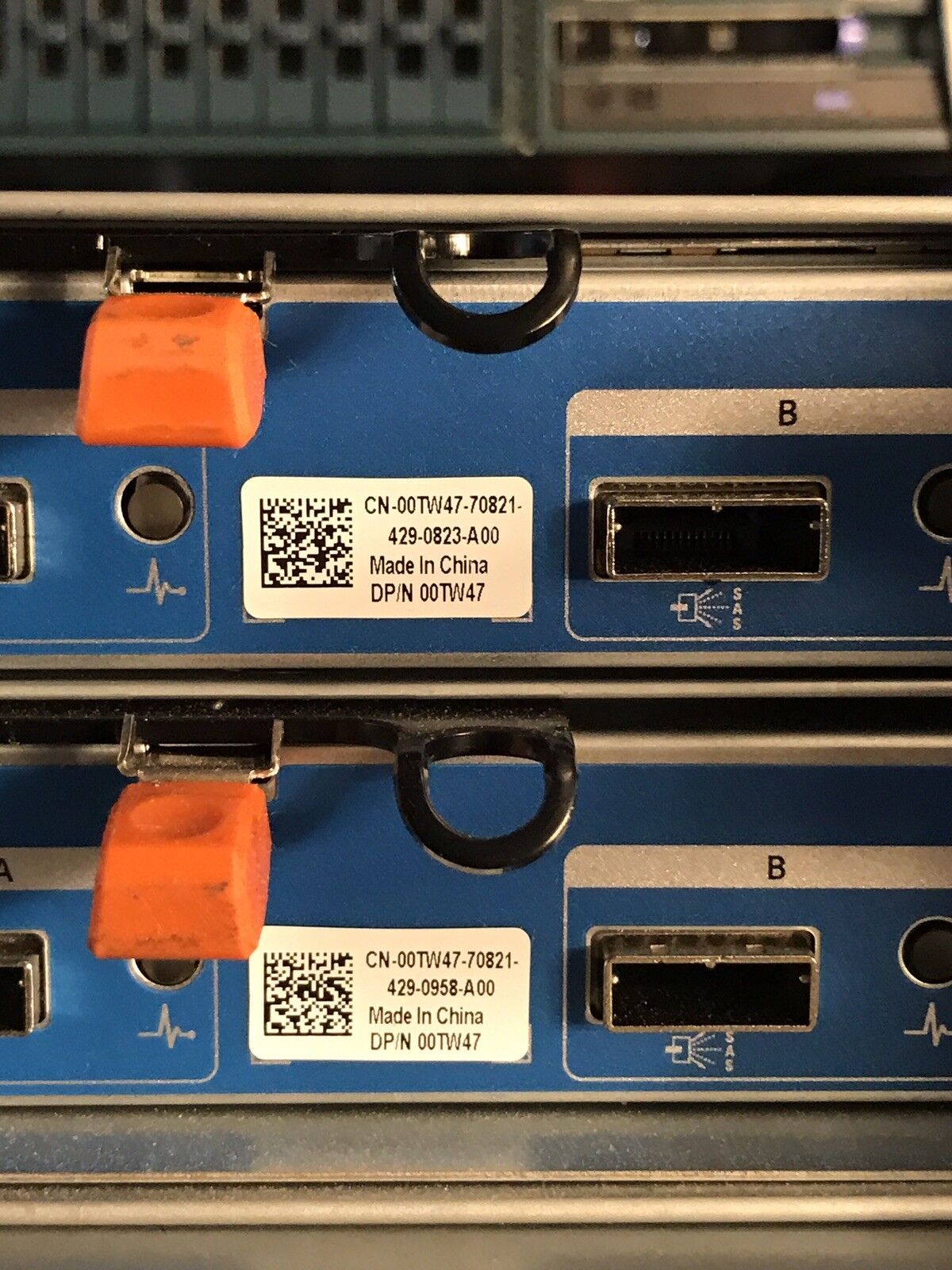 Compellent SC220 24 bay SFF 17x 1TB SAS 7.2K 2x EMM 2x 700W PSU 24x bay.