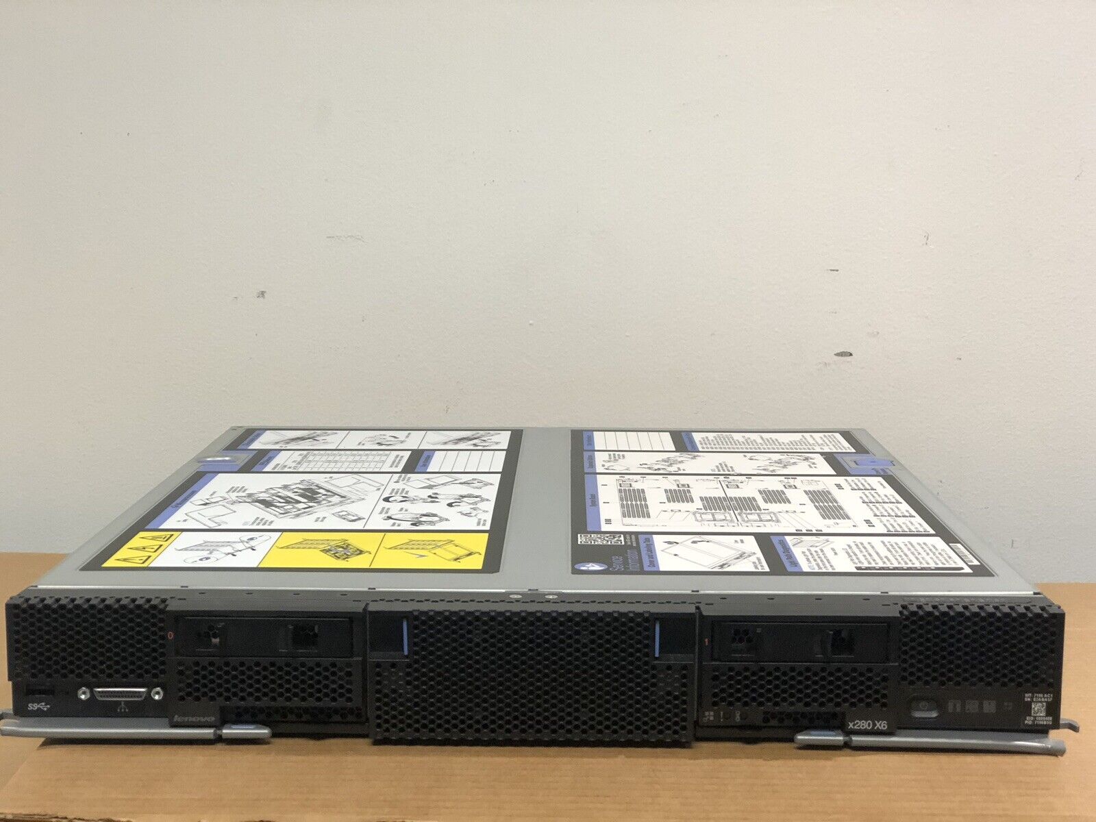 Lenovo FlexSystem x280 X6 Server Two E7-2880V2 2.5GHz 15/30 Core 256GB 2x SFF.