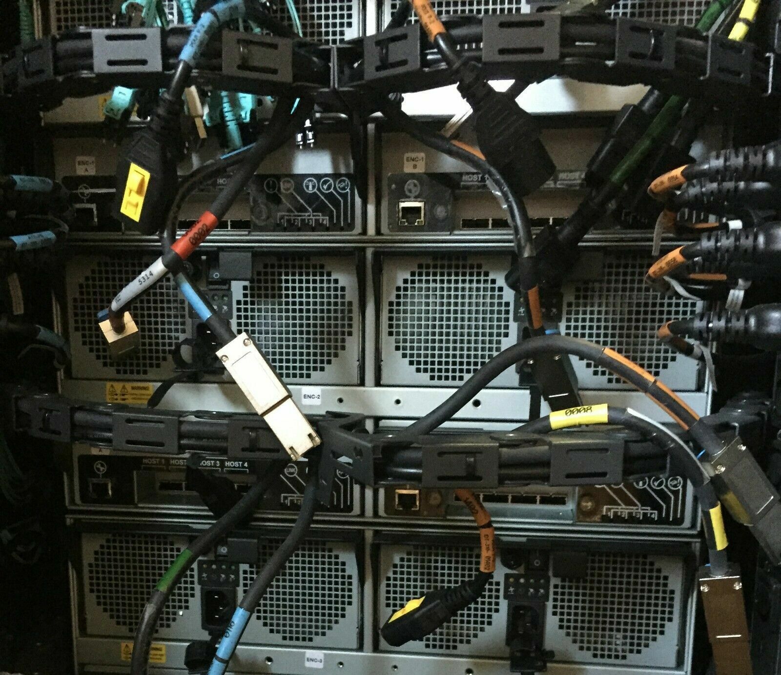 Newisys HDD Enclosure LFF 3.5 60x NEW 16TB SAS 2x PSU 2x Expanders 960TB Rails NDS-4600.