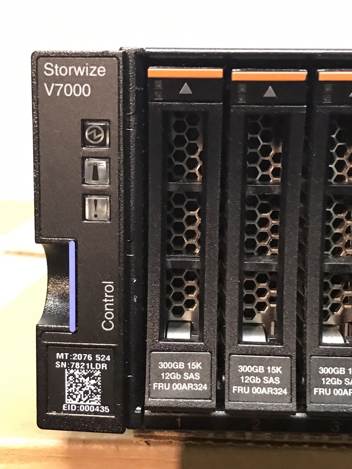 IBM Storwize V7000 Gen2 22x 300GB 15k Dual Nodes 64GB 8Gb FC 2x PSU Rails 24x G2.