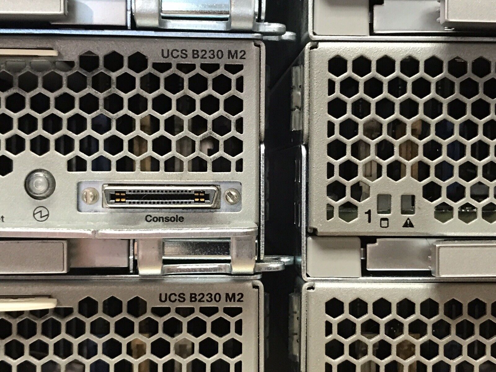 Cisco B230 M2 Two E7-2870 10 Core Blade Server 2x Tray 256GB RAM M81KR 800-34943.