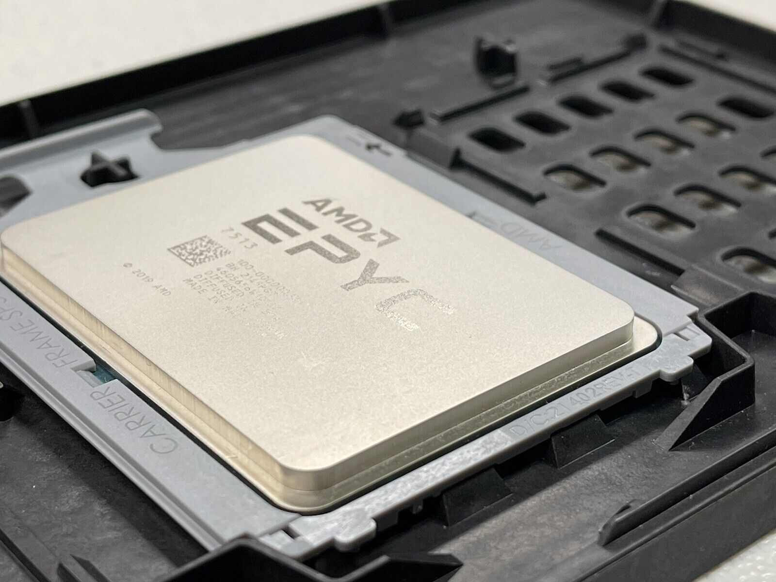 AMD Epyc 7513 Milan 32-Core 2.6GHz 128MB SP3 Socket 200W Processor CPU