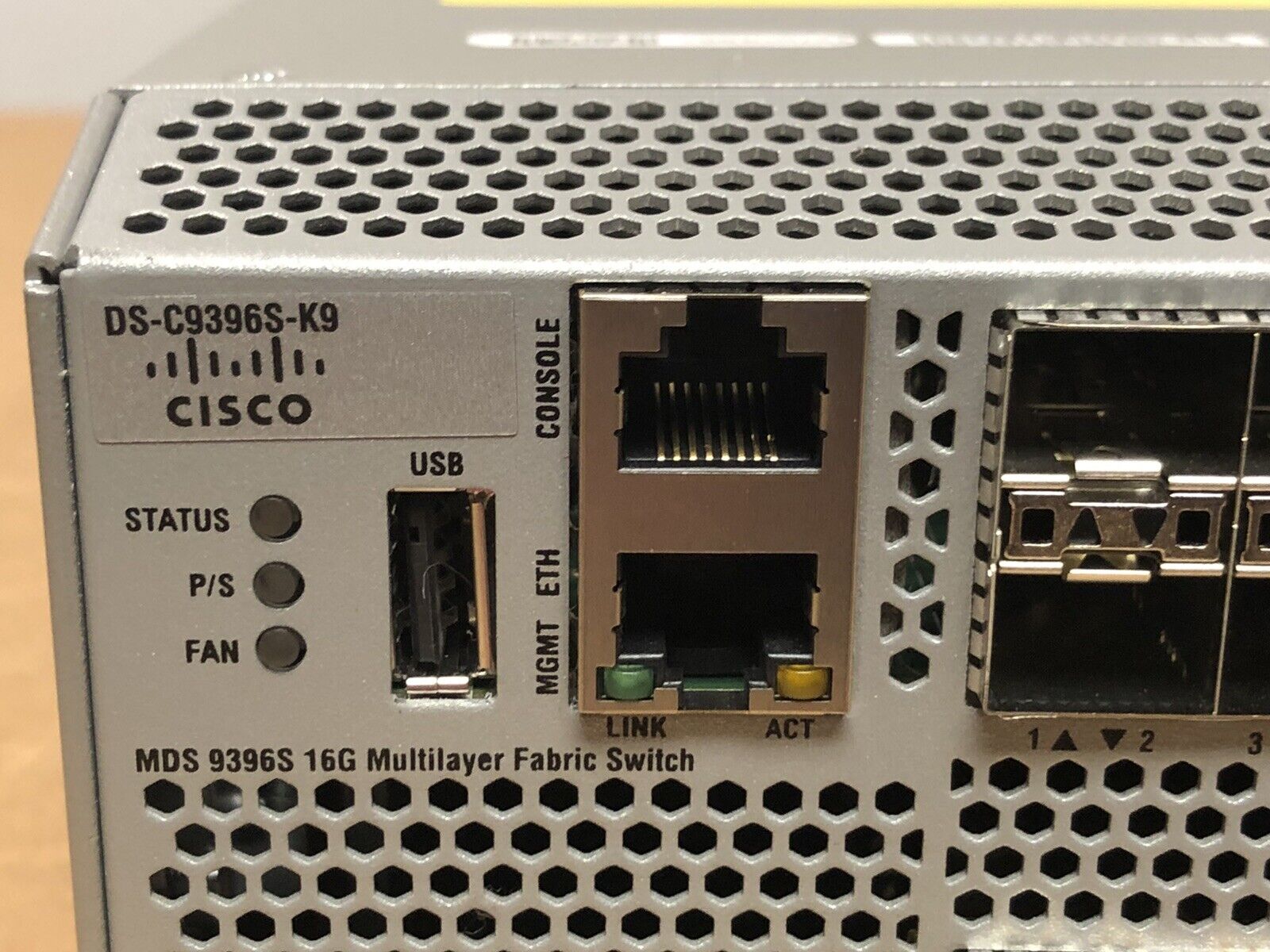 Cisco DS-C9396S 16G FC Fabric Switch 48 Active Ports Port Side Exhaust 2x AC PSU.