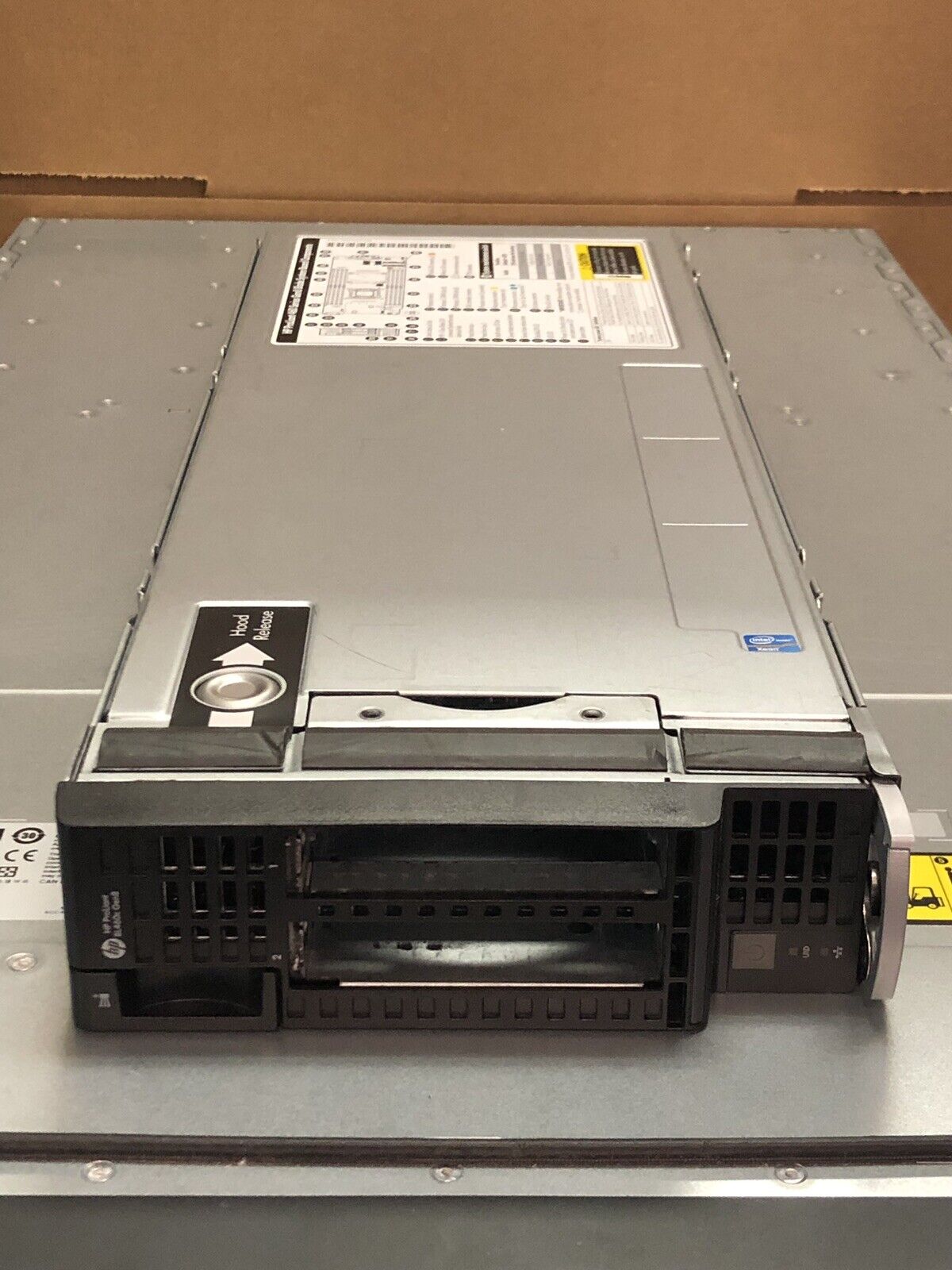 HP ProLiant BL460c Gen8 Two E5-2670V2 2.5GHz 384GB RAM No HDD 10G FLB NIC P220i.