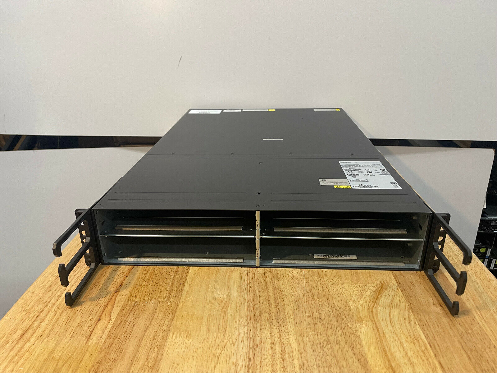 HPE JQ041A FlexFabric 5930 4-slot Switch Chassis up to 32x 40GE 96x 1/10GbE 4/8Gb FC L3.