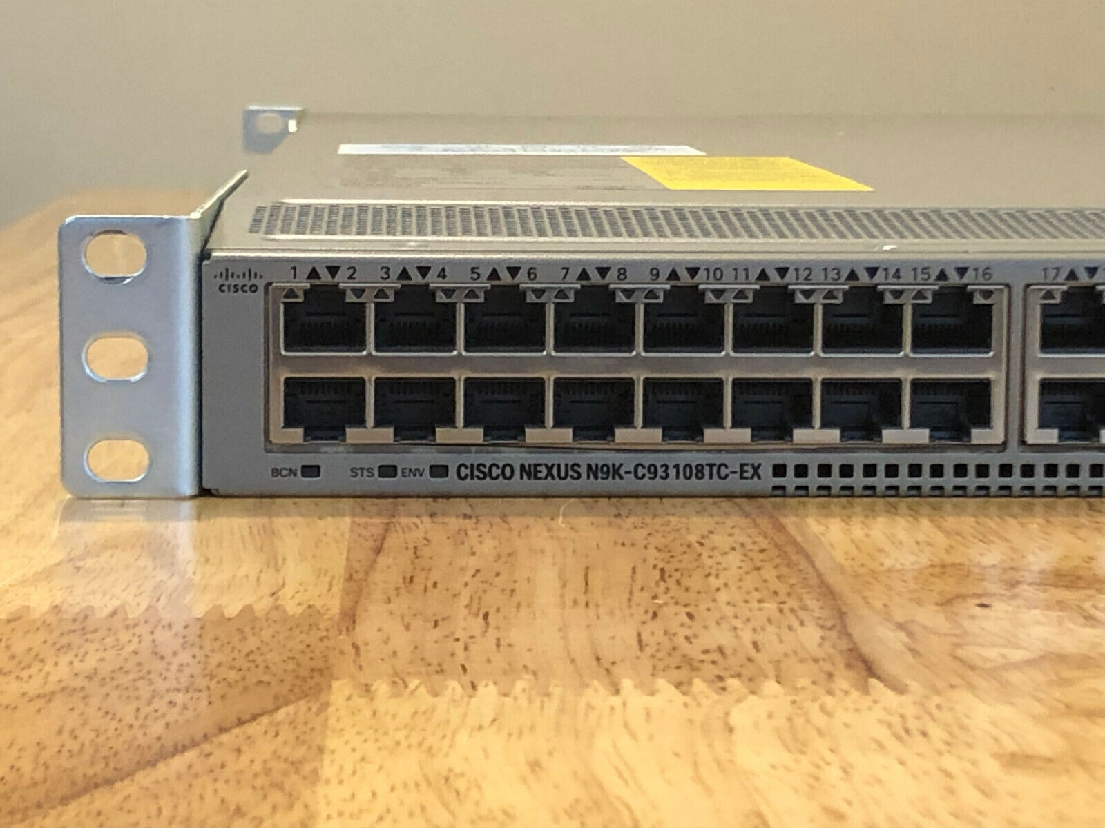 Cisco Nexus N9K-C93108TC-EX 48x 1/10GBASE-T RJ45 6x 40/100 Gbps QSFP28 ports PE.