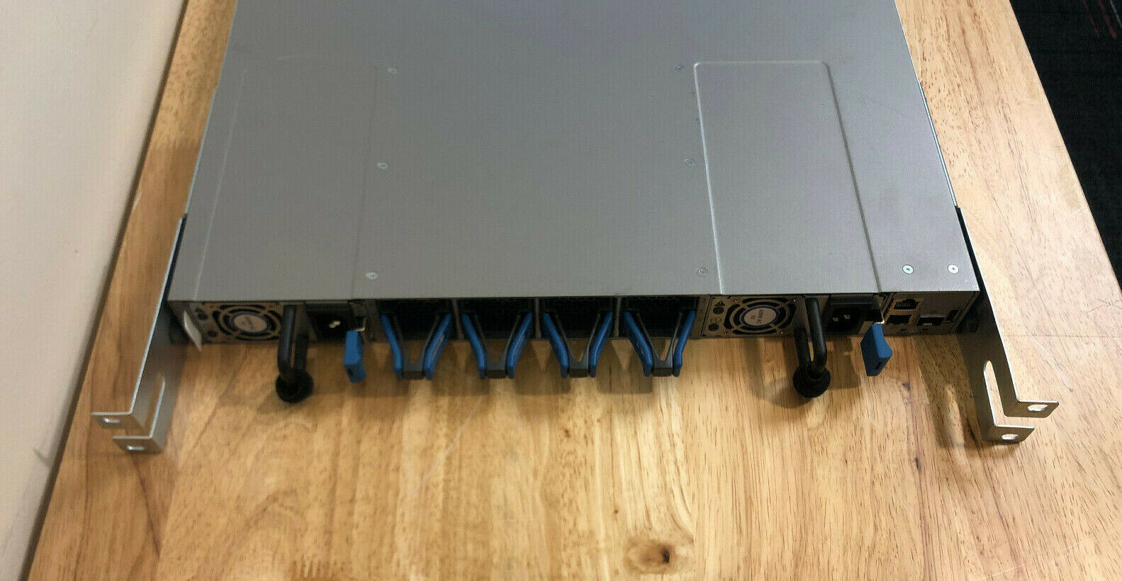 Cisco Nexus N9K-C93108TC-EX 48x 1/10GBASE-T RJ45 6x 40/100 Gbps QSFP28 ports PE.