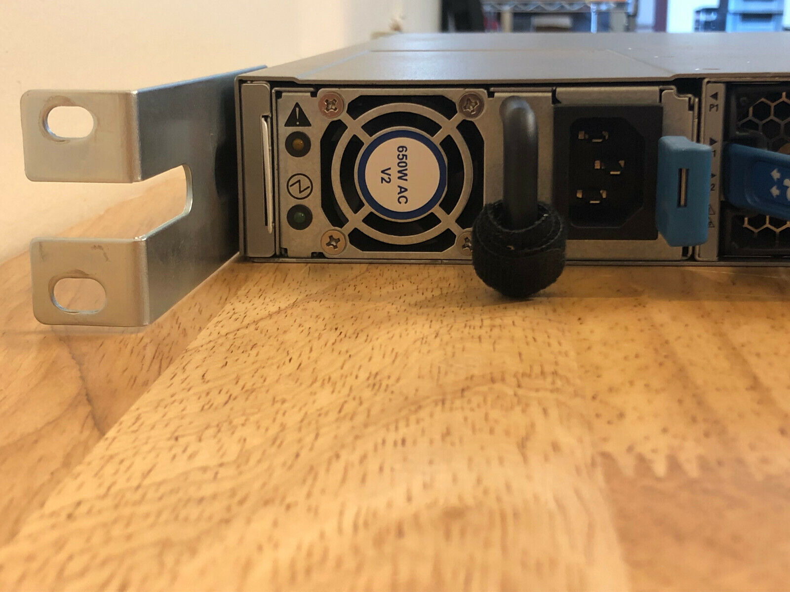 Cisco Nexus N9K-C93108TC-EX 48x 1/10GBASE-T RJ45 6x 40/100 Gbps QSFP28 ports PE.