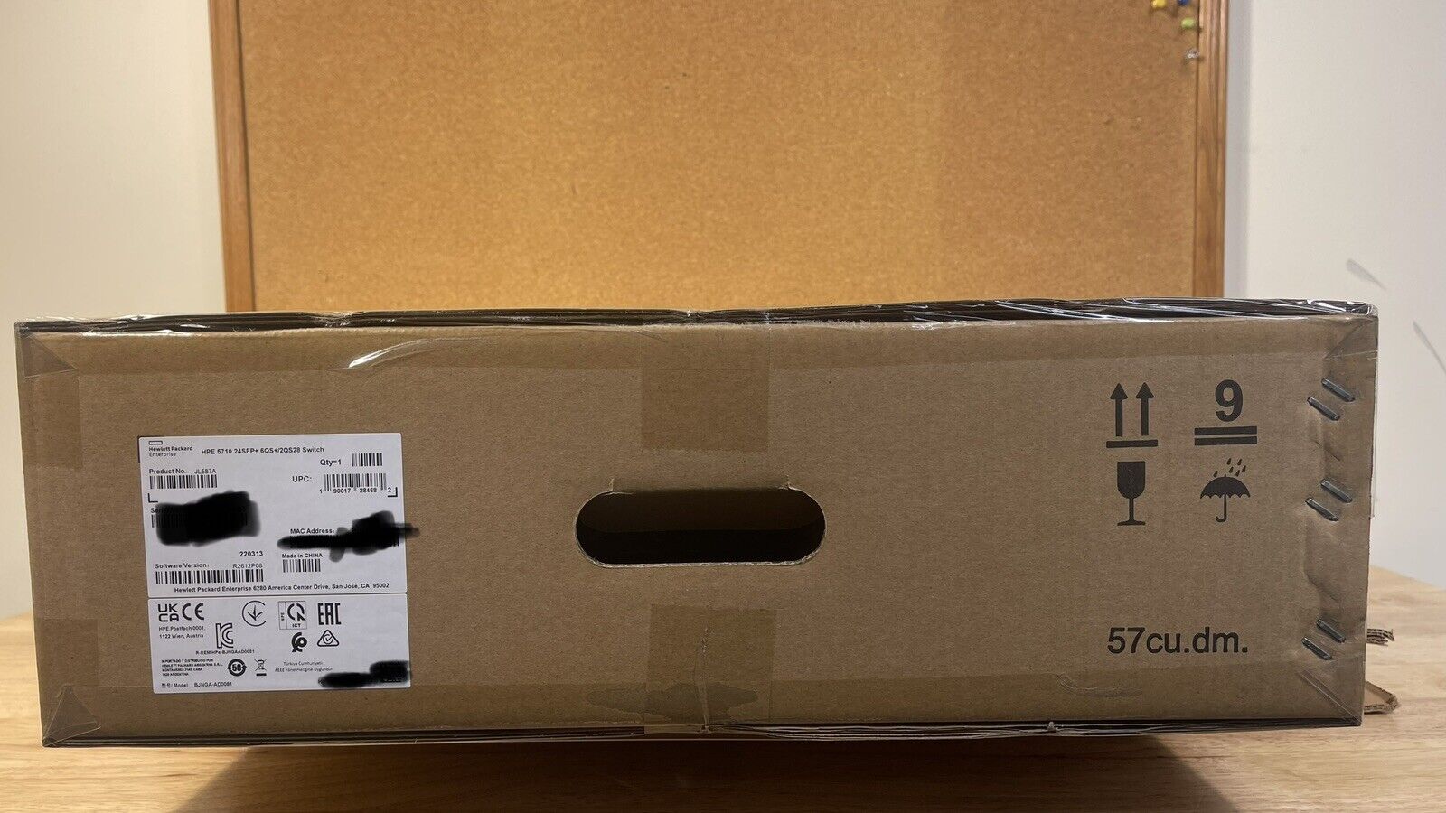 HPE JL587A FlexFabric 5710 24SFP+ and 6QSFP+ or 2QSFP28 Networking Switch.