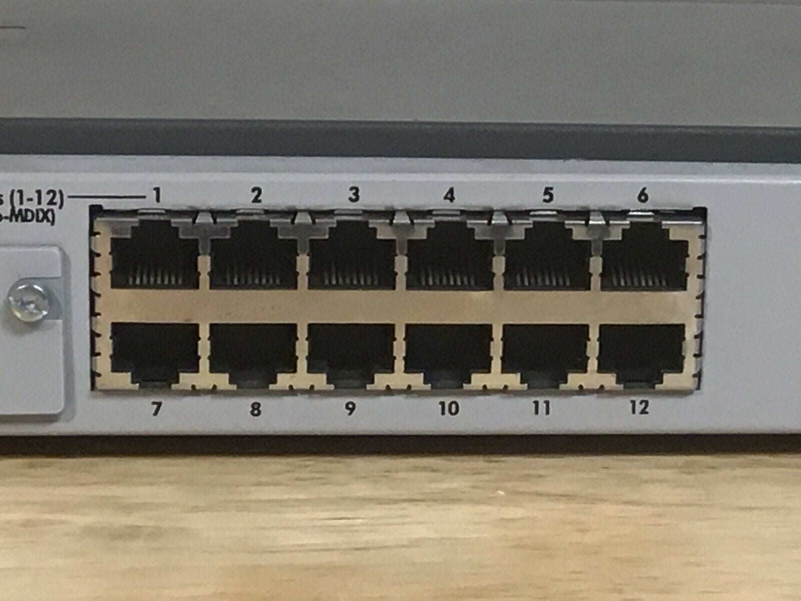 HP ProCurve Switch 2512 J4812A 12x 10/100 ports 246981-000 R01.