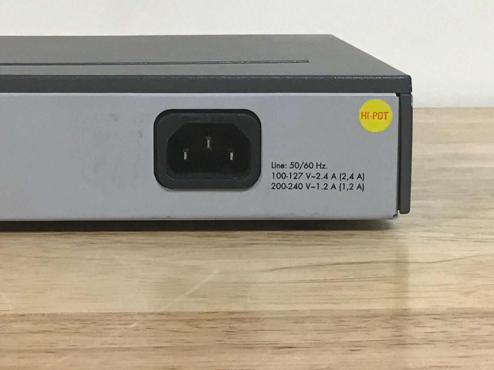 HP ProCurve Switch 2512 J4812A 12x 10/100 ports 246981-000 R01.