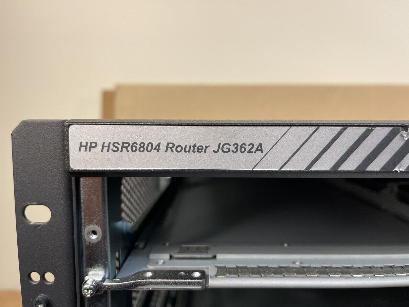 HP JG362A FlexNetwork HSR6804 RSE-X2 Router Chassis JG362A with 1x AC 1200W PSU JG335A.