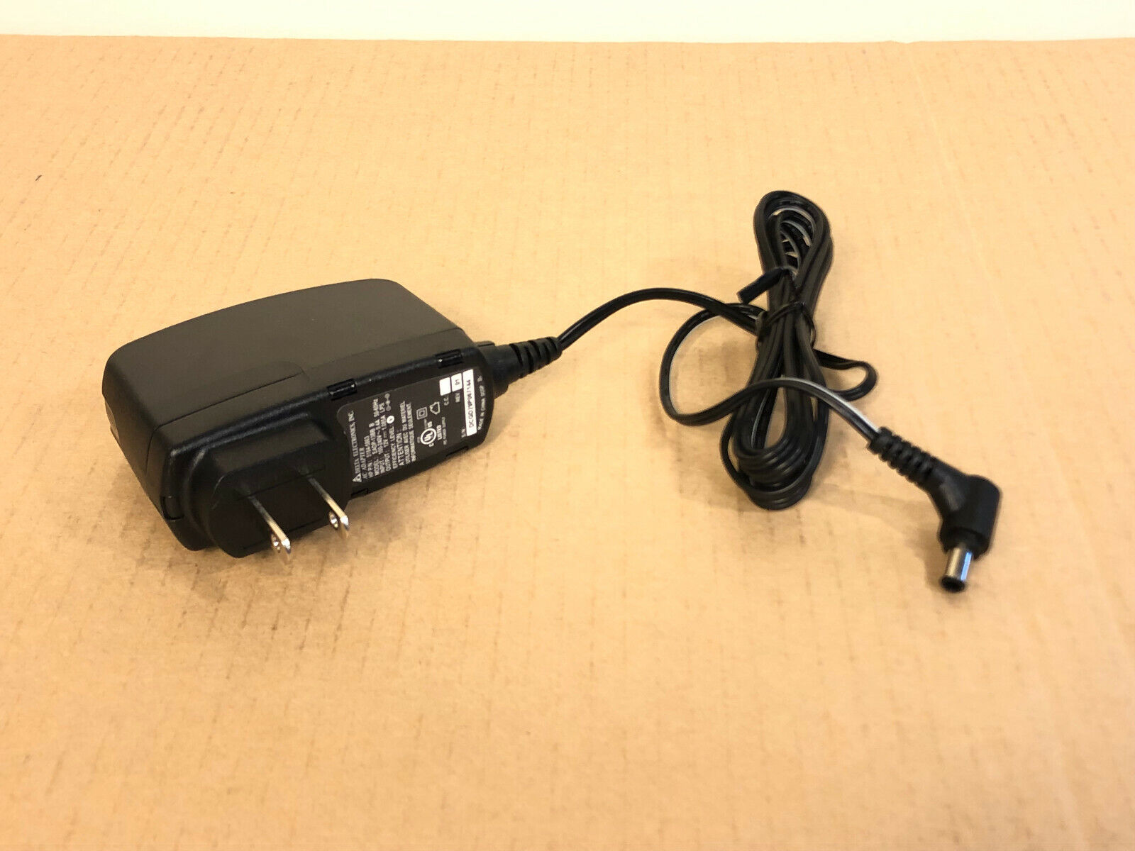 HPE J9559A OfficeConnect 1410 Series Switch 8G 10/100/1000 Ports w adapter.