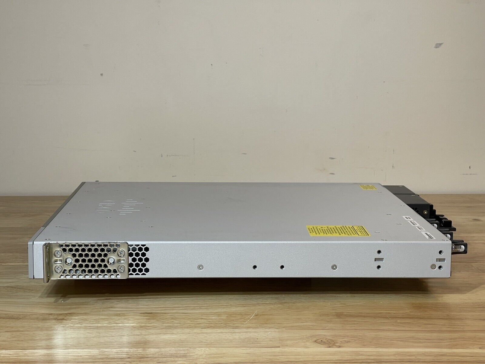 Cisco C9300-48UXM-A Switch 48-Port RJ45 Multigigabit 10G 5G 2.5G 1Gb UPoE 2x PSU.