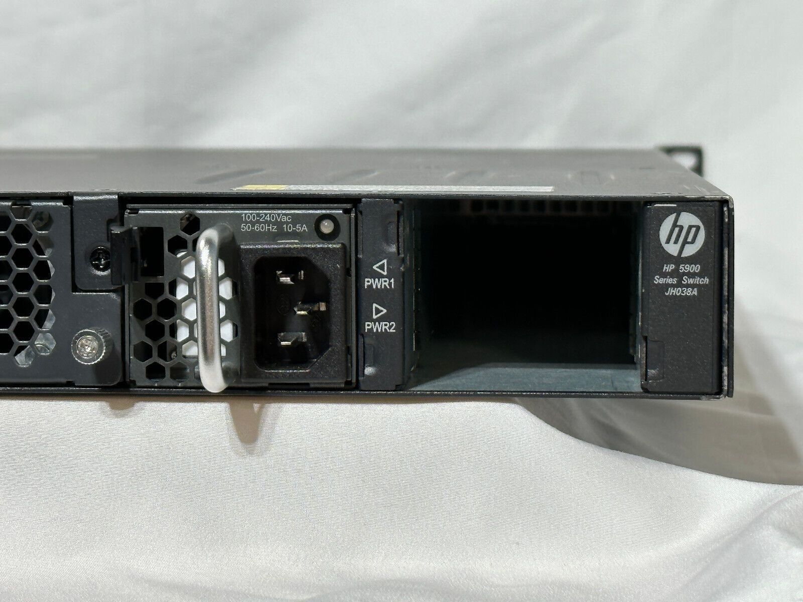 HPE JH038A FlexFabric 5900AF 48G 4XG 2QSFP+ L3 Switch 1x PSU 2x Back to Front Fan Kit.