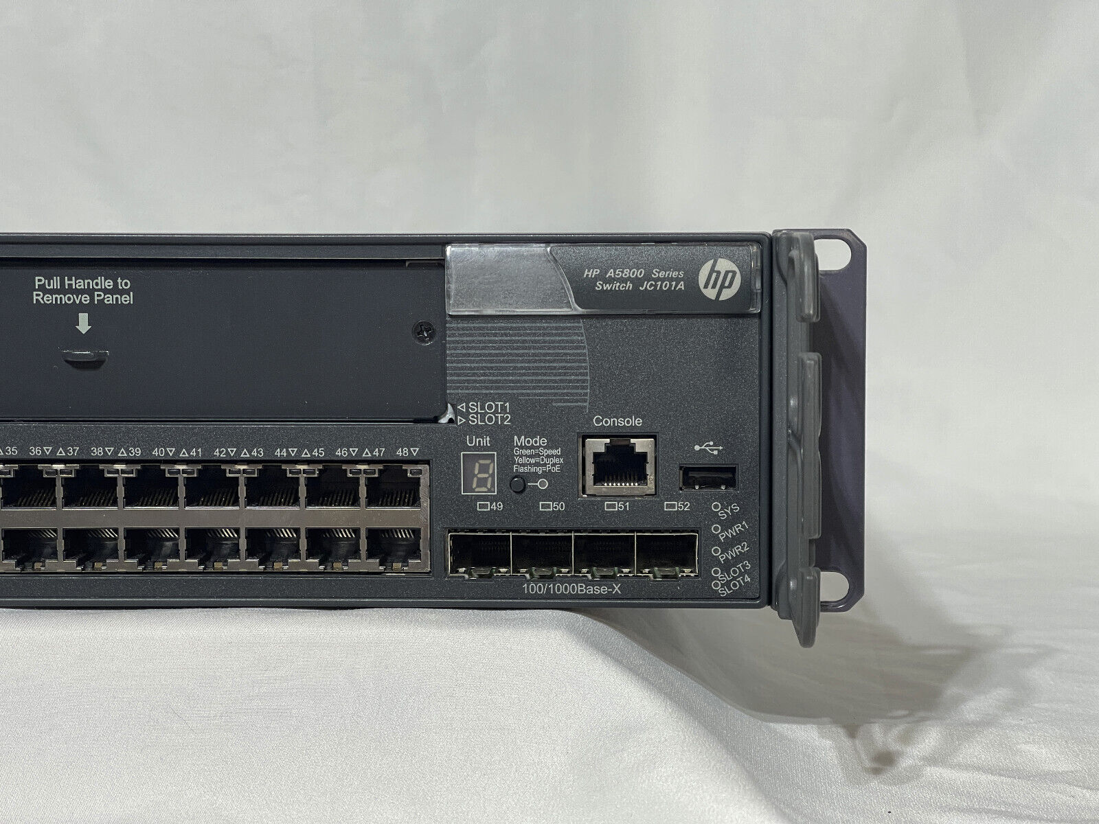 HPE JC101A FlexFabric 5800 48G POE+ 2-slot L3 Switch 48x RJ45 4x SFP Ears 1x PSU.