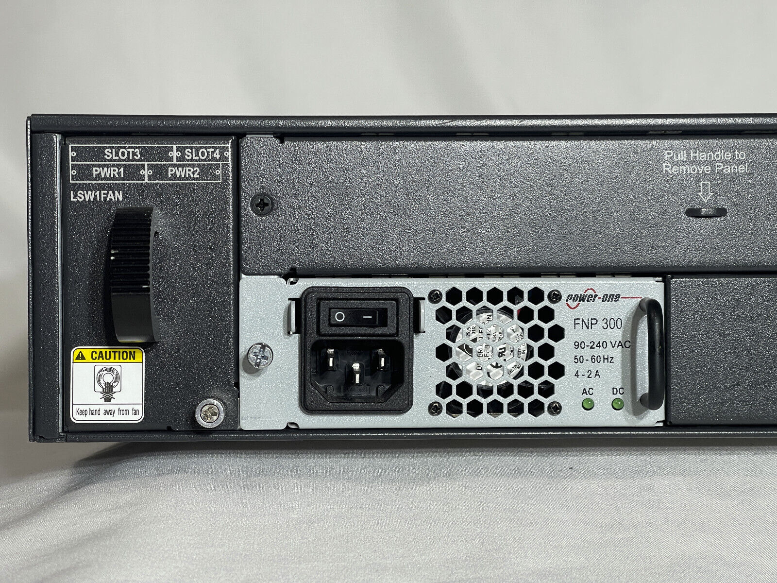 HPE JC101A FlexFabric 5800 48G POE+ 2-slot L3 Switch 48x RJ45 4x SFP Ears 1x PSU.