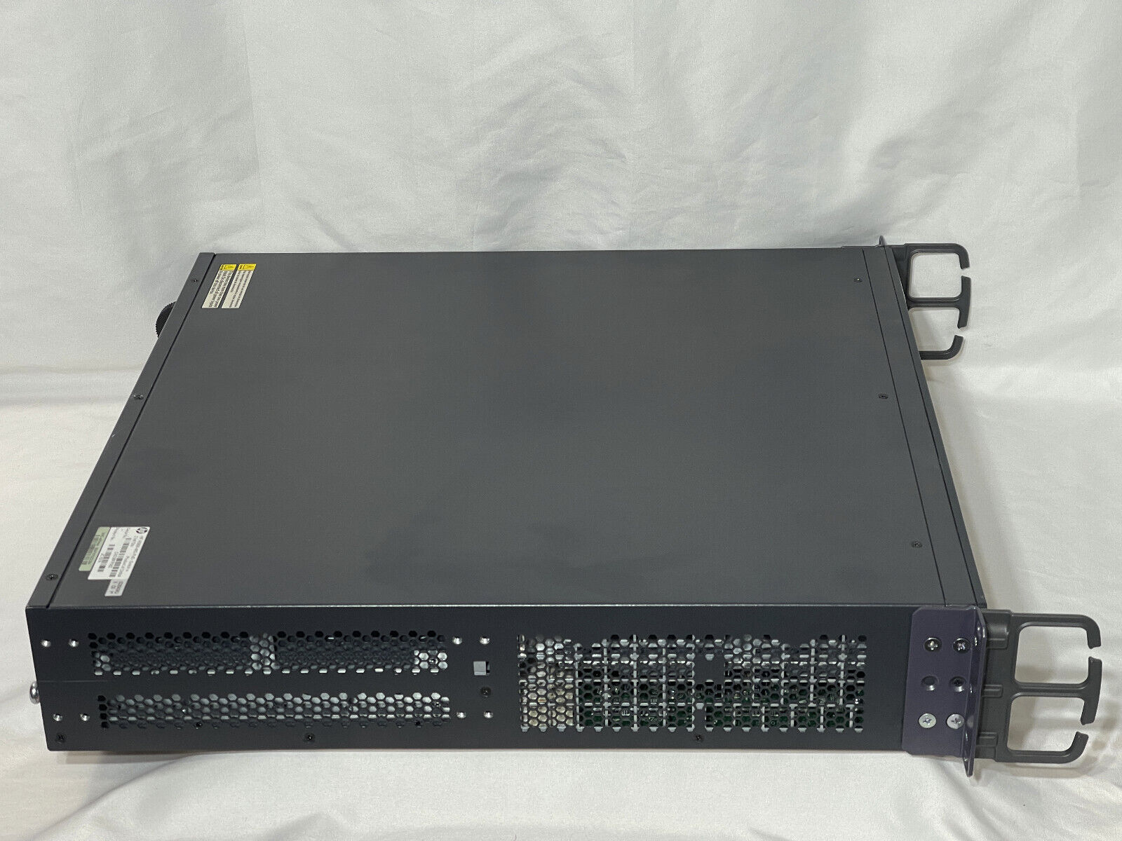HPE JC101A FlexFabric 5800 48G POE+ 2-slot L3 Switch 48x RJ45 4x SFP Ears 1x PSU.