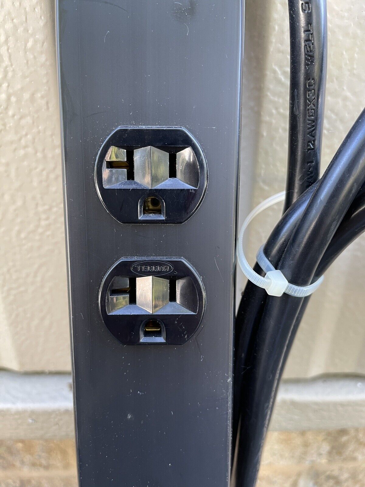 Lot of 10 APW Write Line GSPS007 PDU 20A 12x 5-20R outlets 120V L5-20P