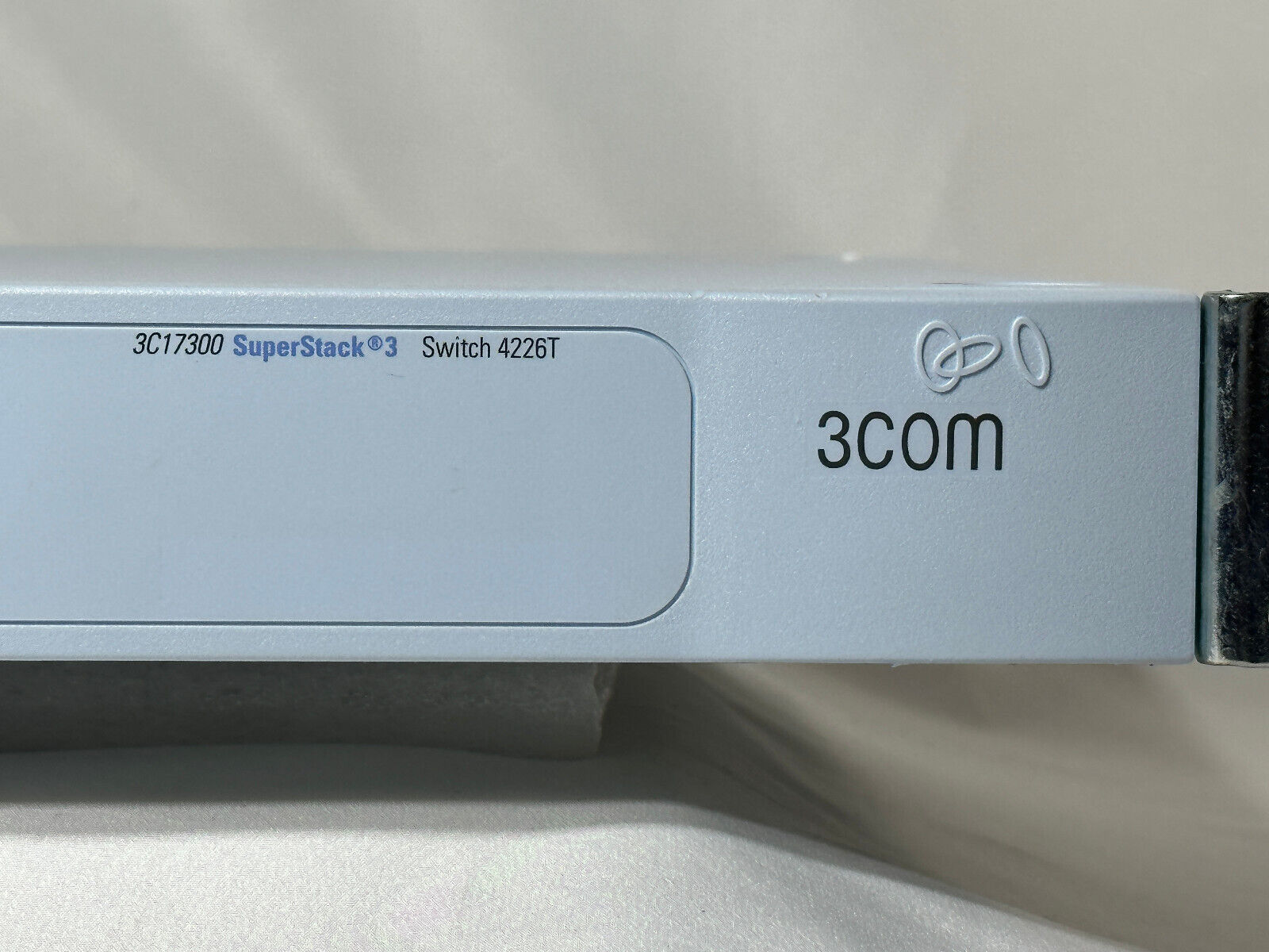 3Com SuperStack 3 Switch 4226T 24x 10/100 RJ-45 Port 2x 10/100/1000 RJ-45 Ports 3C17300.