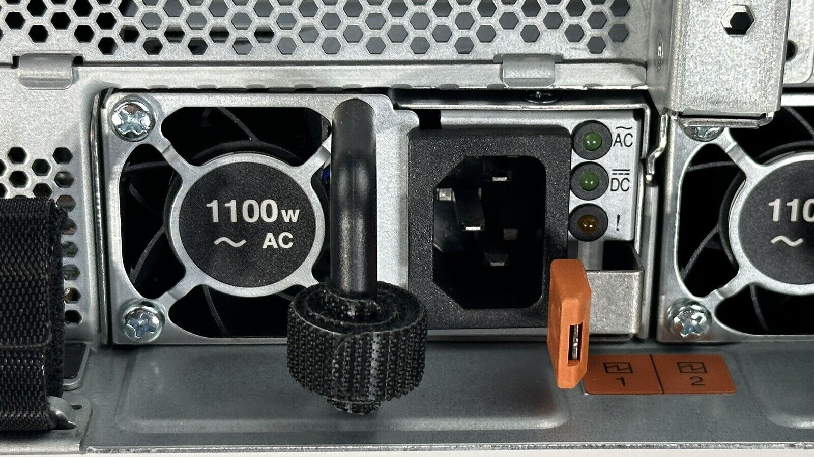 Lenovo ThinkSystem SR650 Server 8x SFF 2x Xeon Gold 6244 16C 48GB 930-8i 1100W