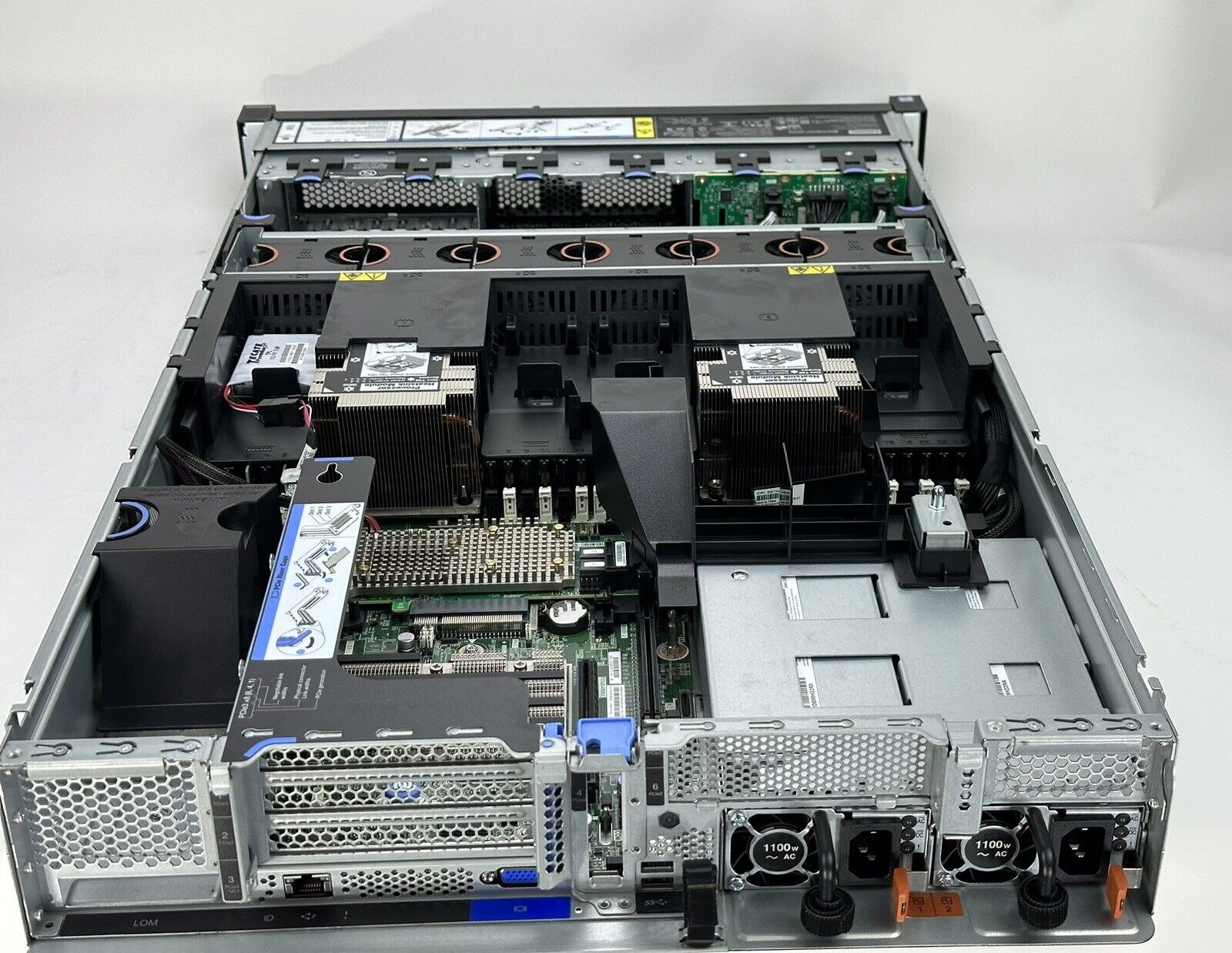 Lenovo ThinkSystem SR650 Server 8x SFF 2x Xeon Gold 6244 16C 48GB 930-8i 1100W