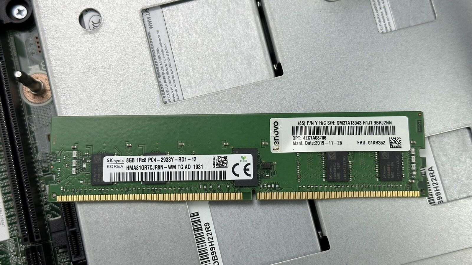 Lenovo ThinkSystem SR650 Server 8x SFF 2x Xeon Gold 6244 16C 48GB 930-8i 1100W