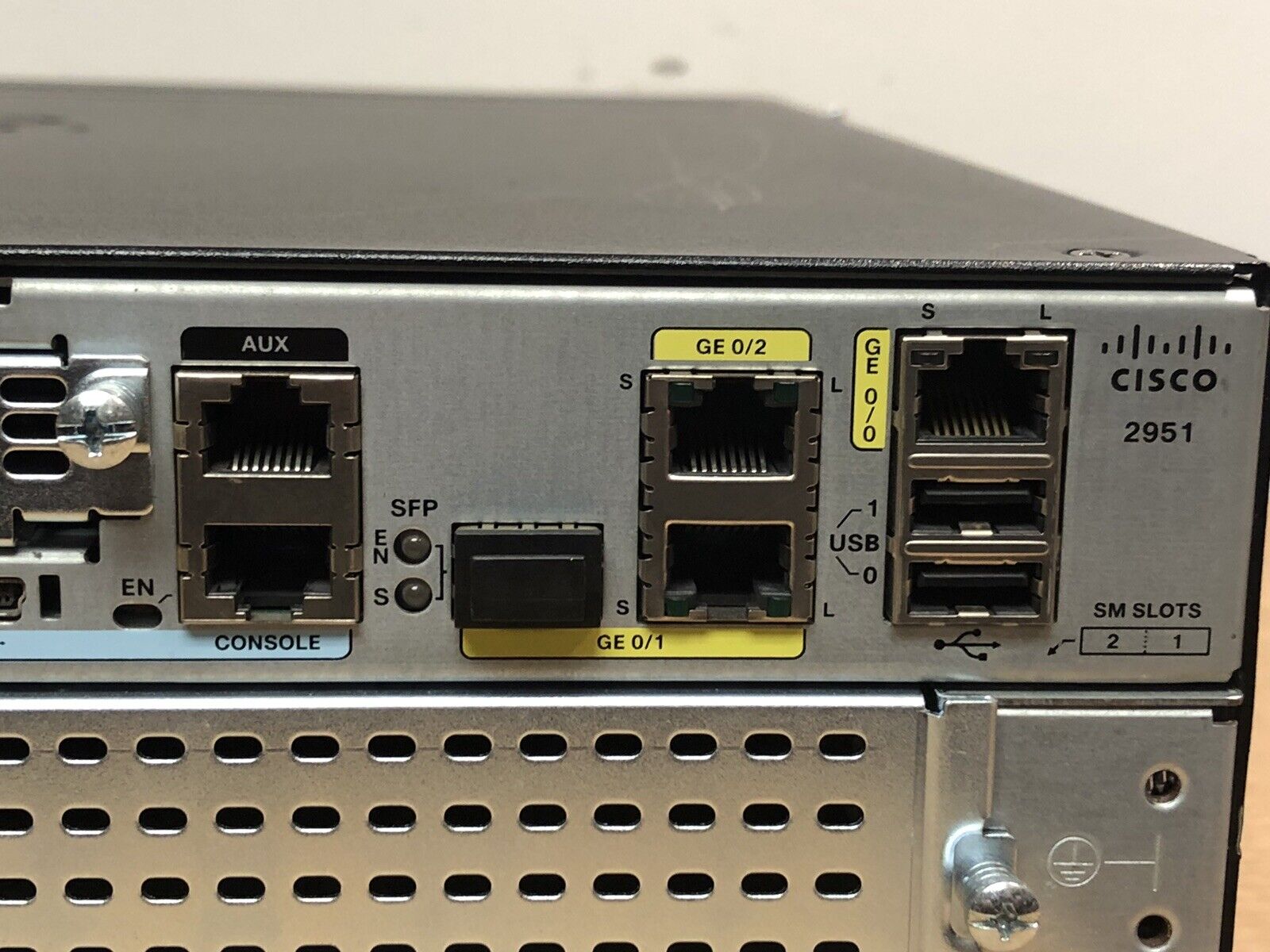 Cisco 2951 Gigabit Router 1.5GB-D 2GB-CF IPBase Security UC 3GE SL-29-SEC-UC-K9.