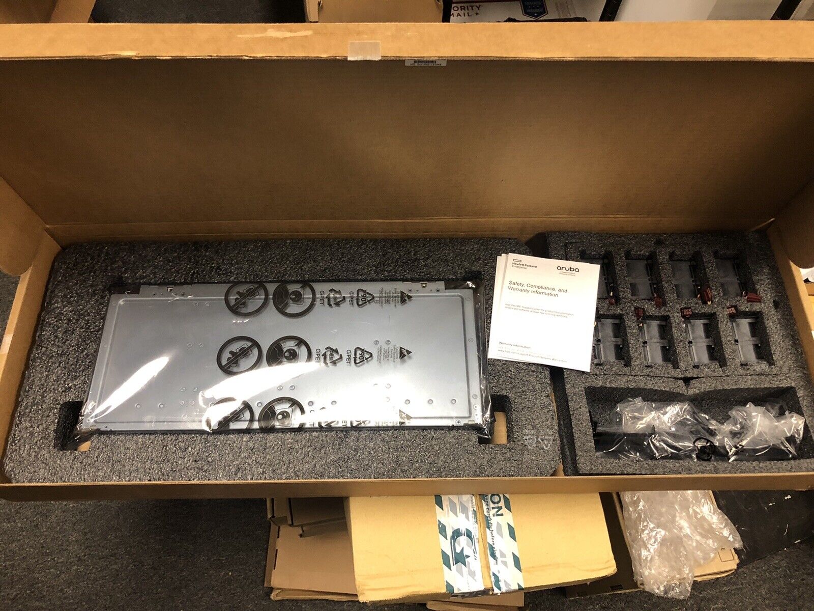 HPE P15504-B21 DL325 Gen10+ Plus 4LFF to 8LFF Carrier Drive Cage Upgrade Kit Low Profile BC.