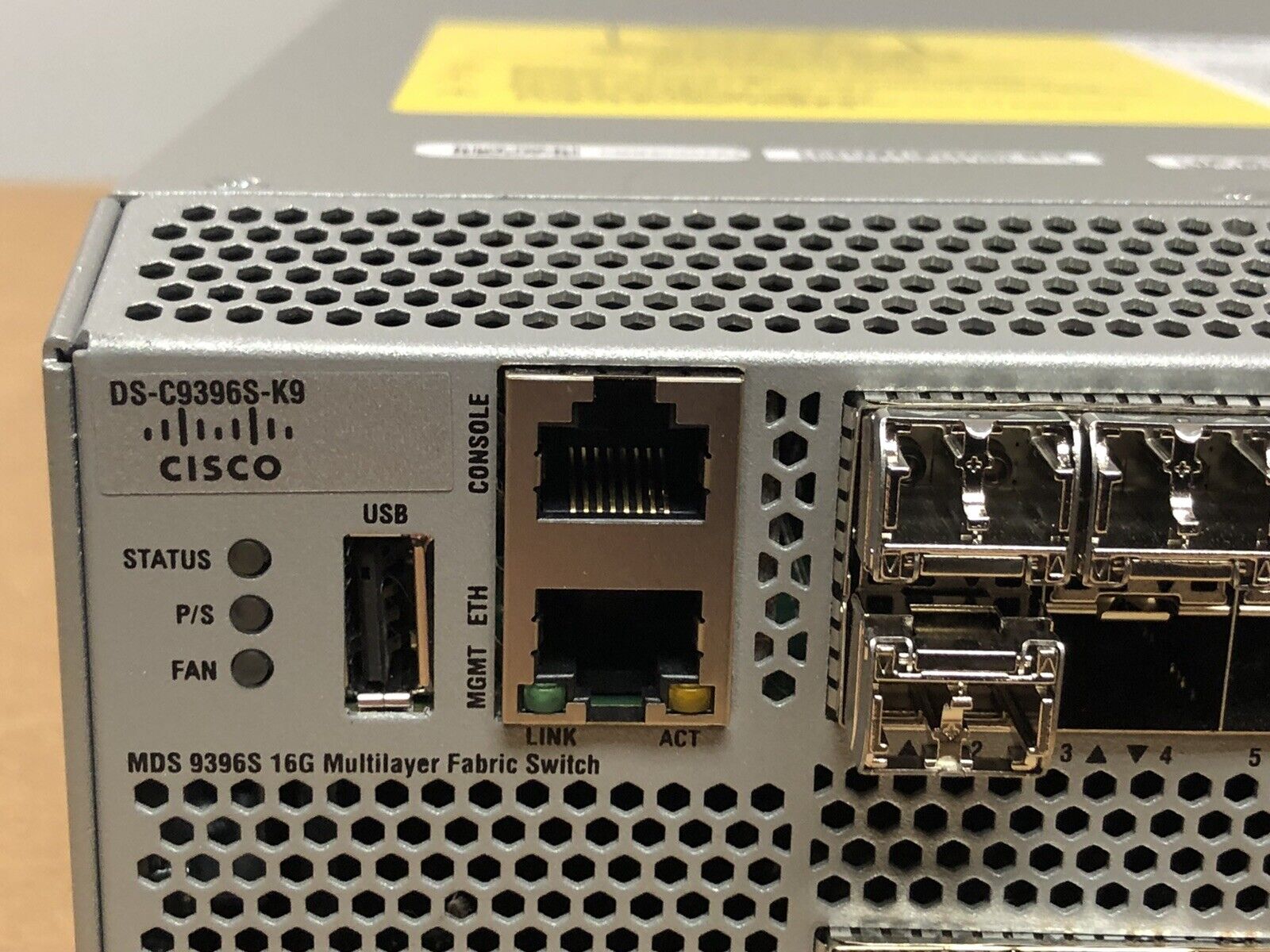 Cisco DS-C9396S 16G FC Switch 48 Active Ports with 44x 16Gb/s SFP+ PE 2x AC PSU.