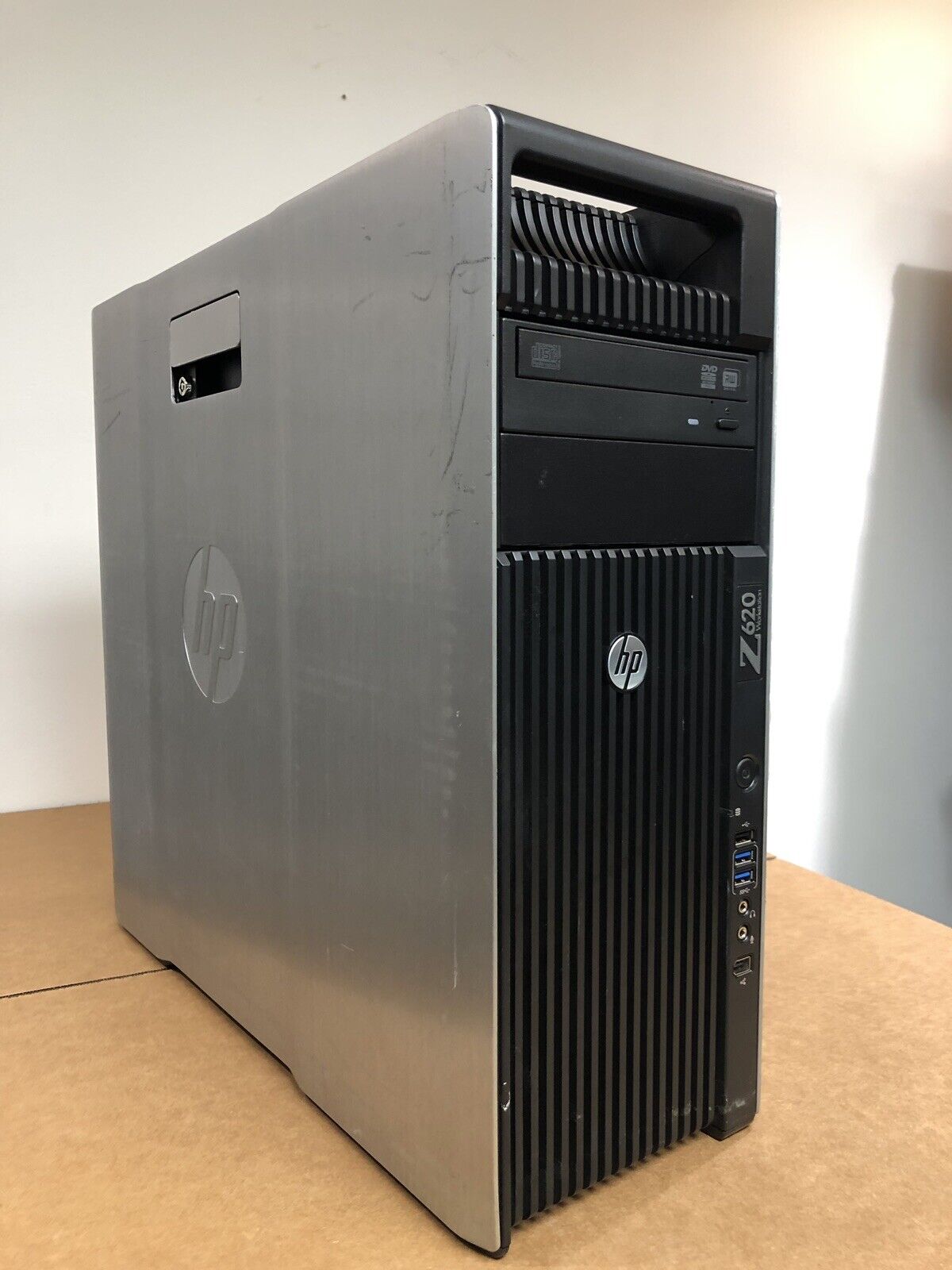 HP Z620 Workstation Two Xeon E5-2609V2 16GB 256GB SSD Win10 Pro K600 GPU 1TB HDD.