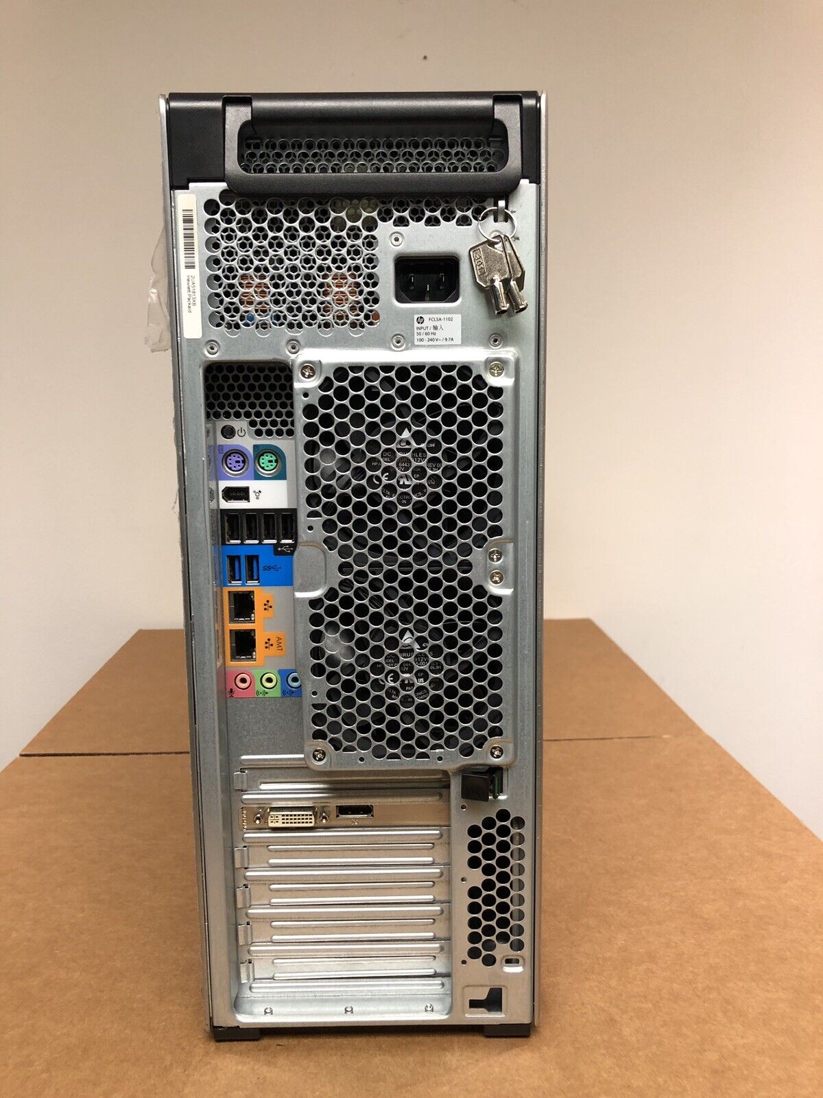 HP Z620 Workstation Two Xeon E5-2609V2 16GB 256GB SSD Win10 HP Z620 Workstation Two Xeon E5-2609V2 16GB 256GB SSD Win10