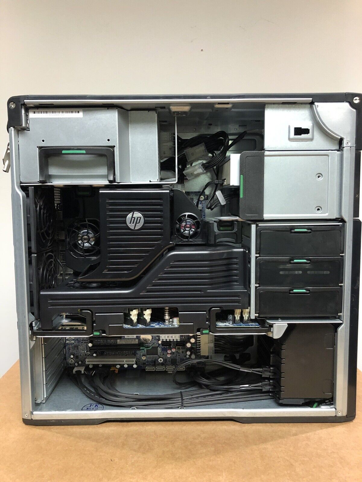HP Z620 Workstation Two Xeon E5-2609V2 16GB 256GB SSD Win10 HP Z620 Workstation Two Xeon E5-2609V2 16GB 256GB SSD Win10