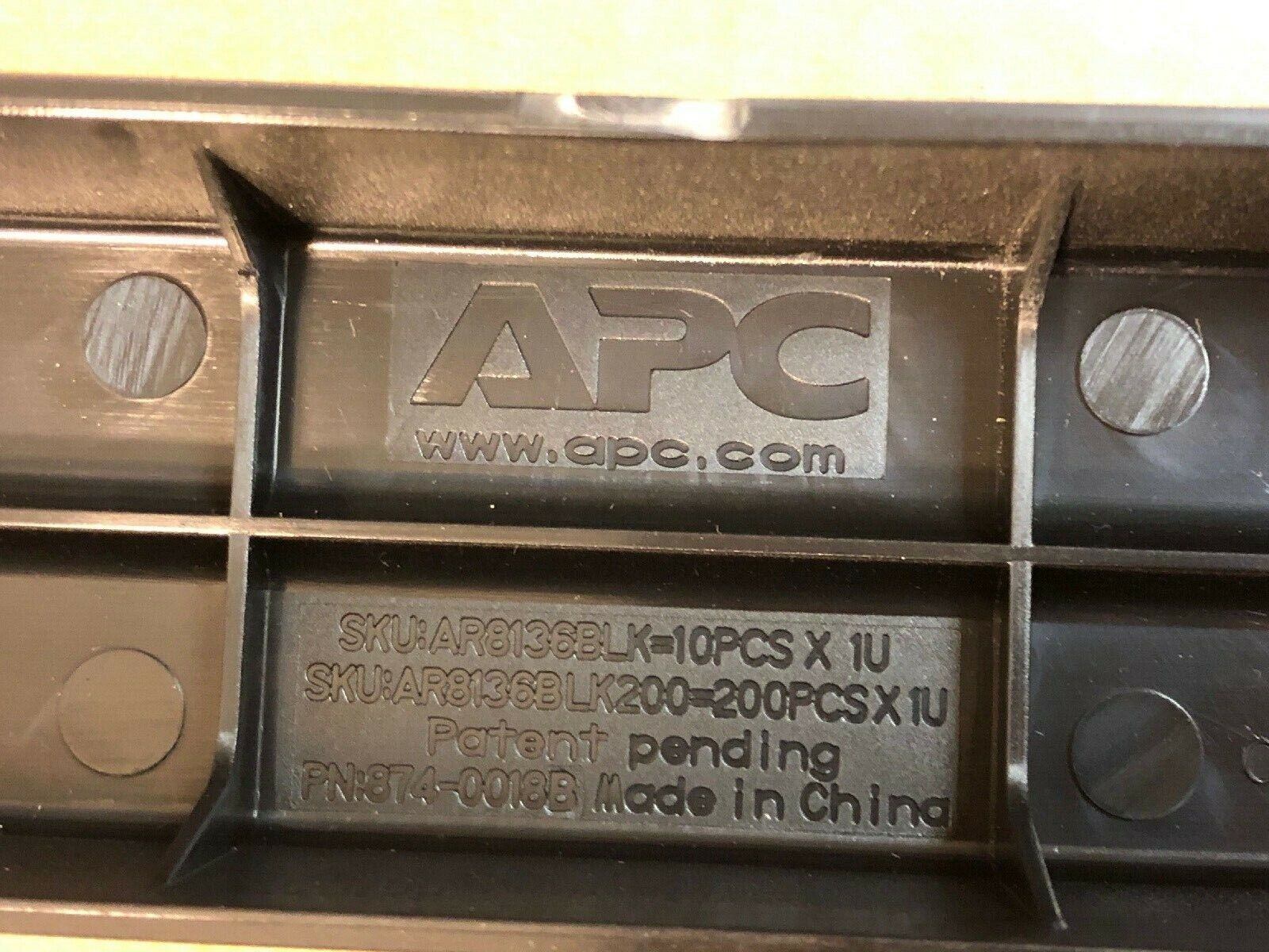 APC 1U Black Plastic Server Rack Blank Filler Panel Blanking Panel Tool-less.