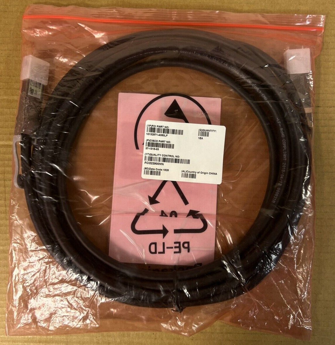 Cisco 37-1318-03 QSFP-H40G-CU5M 40GBASE-CR4 Passive Copper 5M Direct Attach Cable.