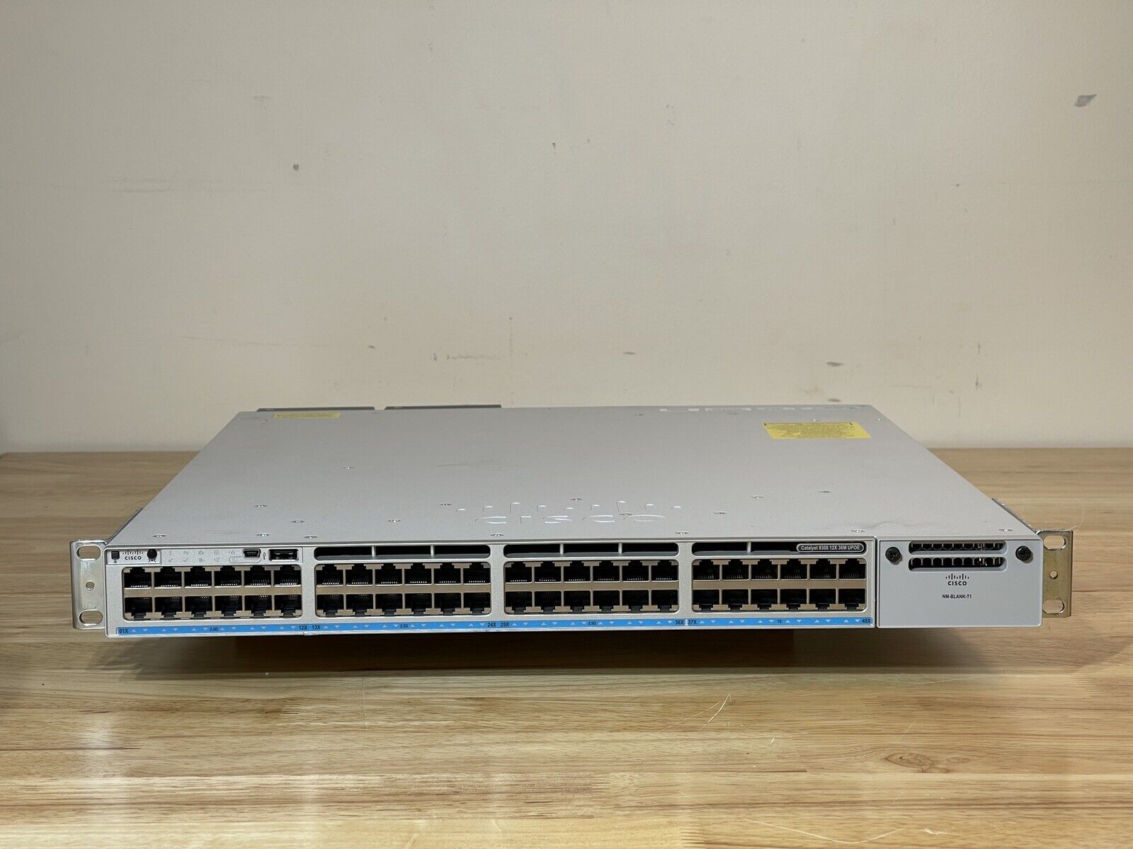 Cisco C9300-48UXM-A Switch 48-Port RJ45 Multigigabit 10G 5G 2.5G 1Gb UPoE 2x PSU.